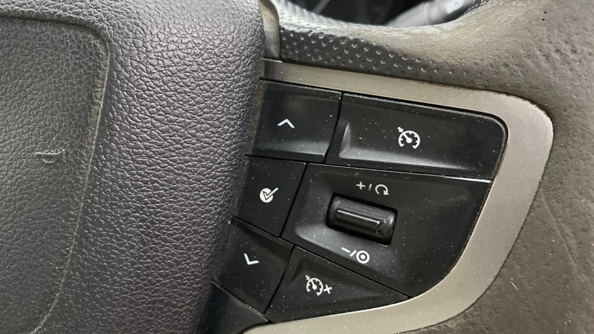 View 2021 Tata Safari XZ Plus Image 3 Used 2021 Tata Safari XZ Plus Image 3