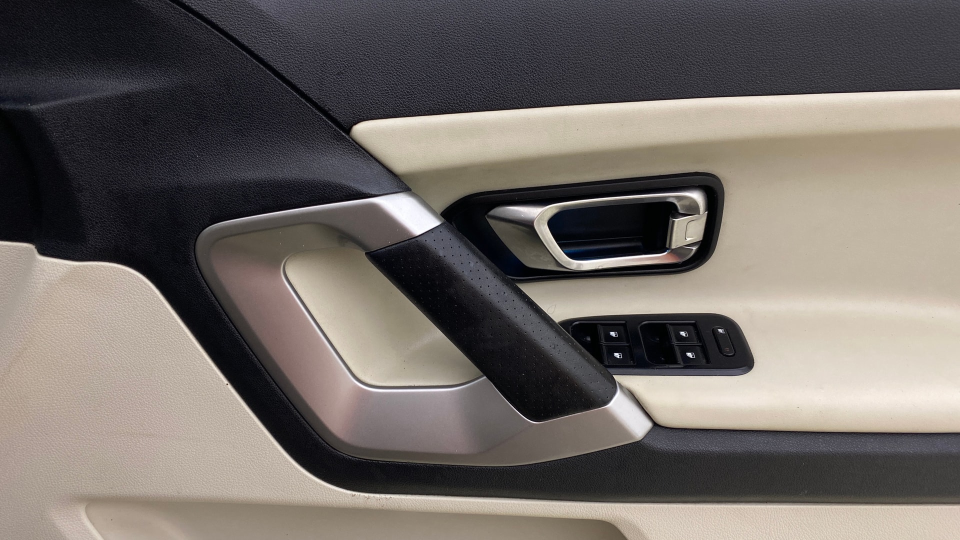 View 2021 Tata Safari XZ Plus Image 41 Used 2021 Tata Safari XZ Plus Image 41