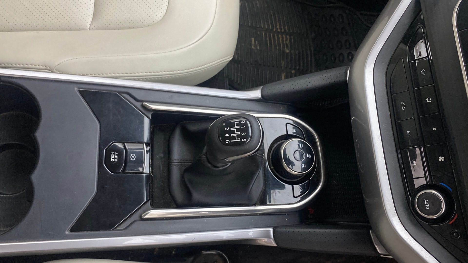 View 2022 Tata Safari XZ Plus 6S Image 44 Used 2022 Tata Safari XZ Plus 6S Image 44