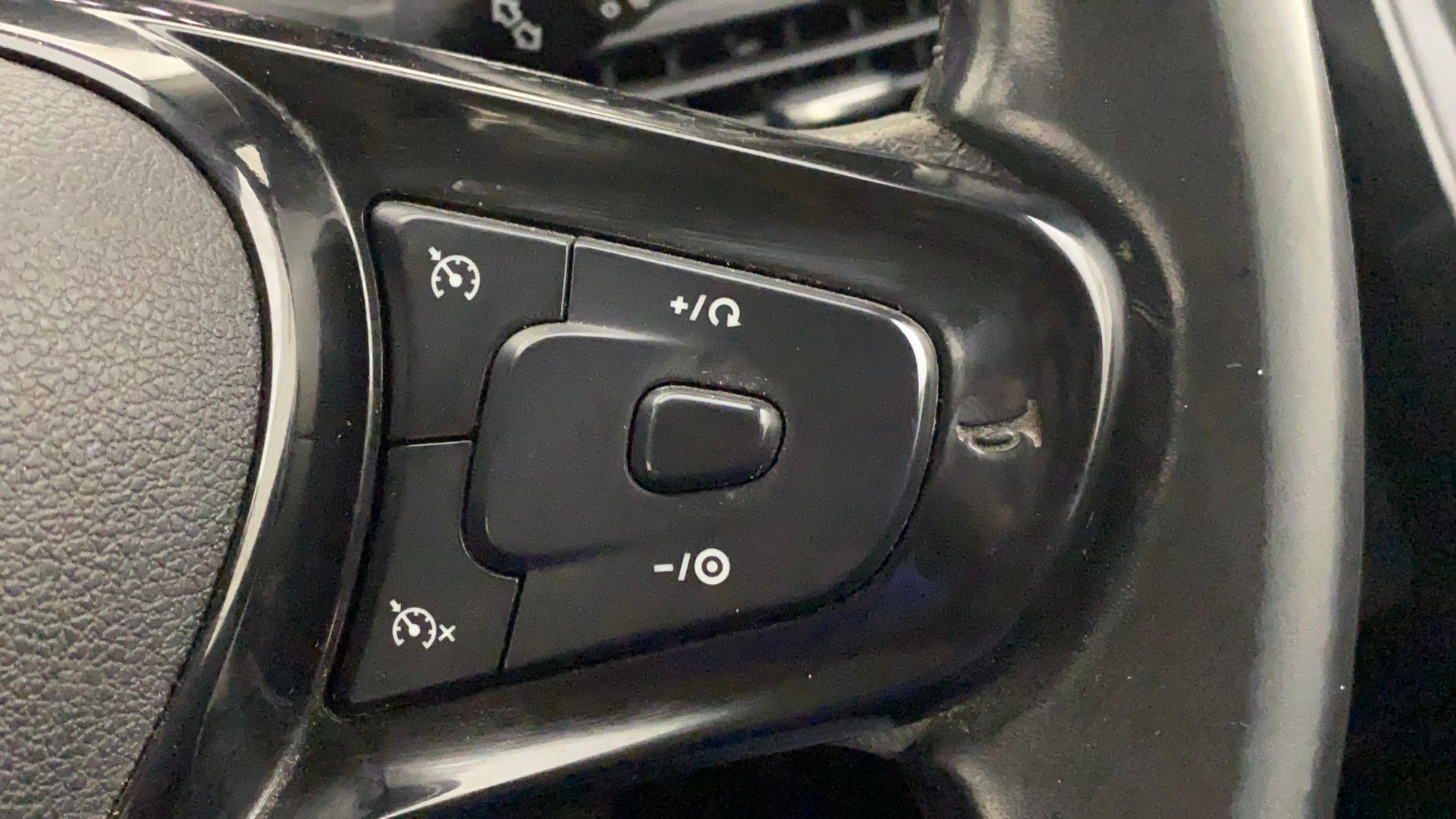 View 2022 Tata Nexon Revotron XE Image 3 Used 2022 Tata Nexon Revotron XE Image 3