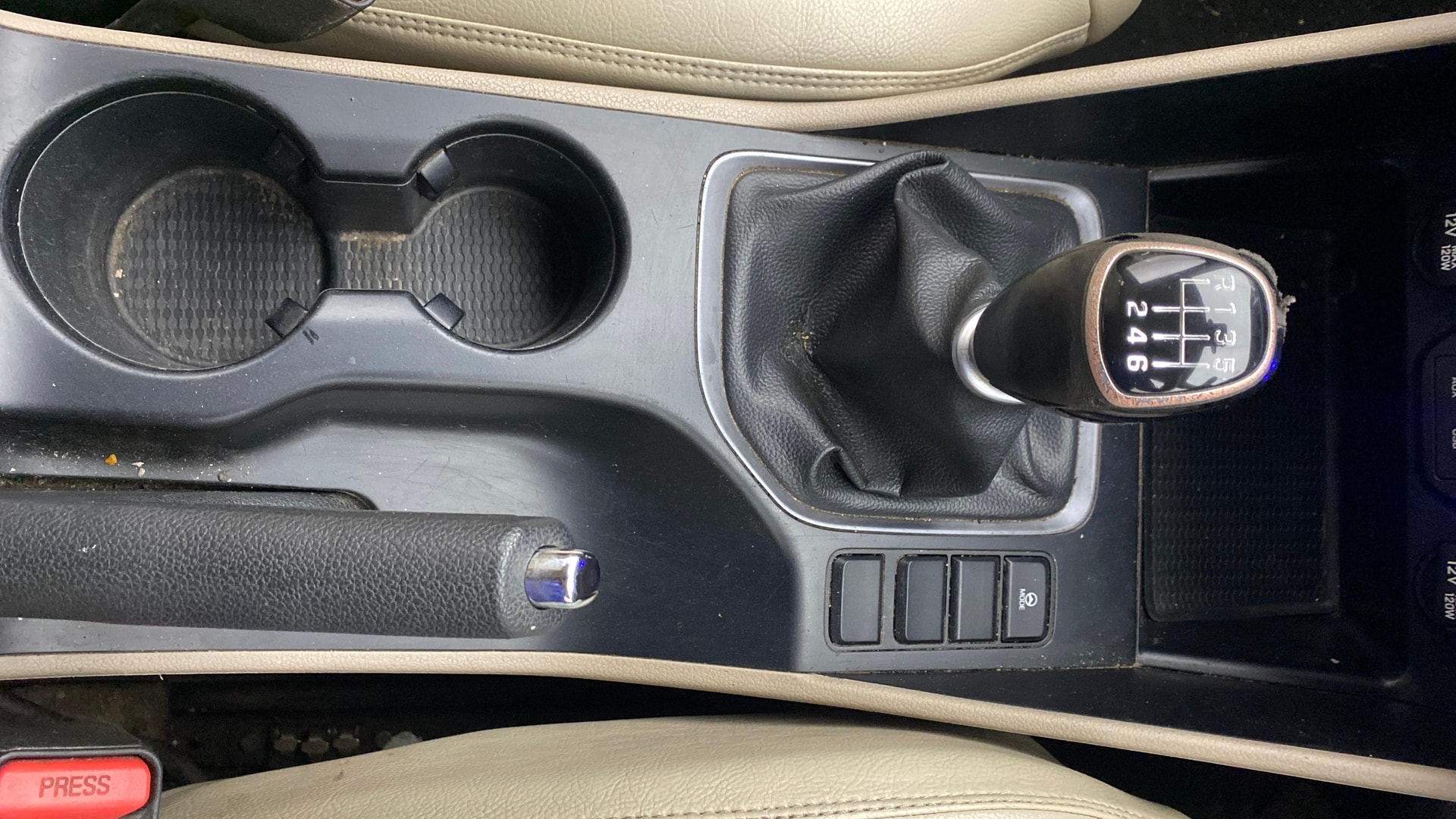 View 2018 Hyundai Tucson R 2.0 6-Speed Manual Base BS IV Image 40 Used 2018 Hyundai Tucson R 2.0 6-Speed Manual Base BS IV Image 40