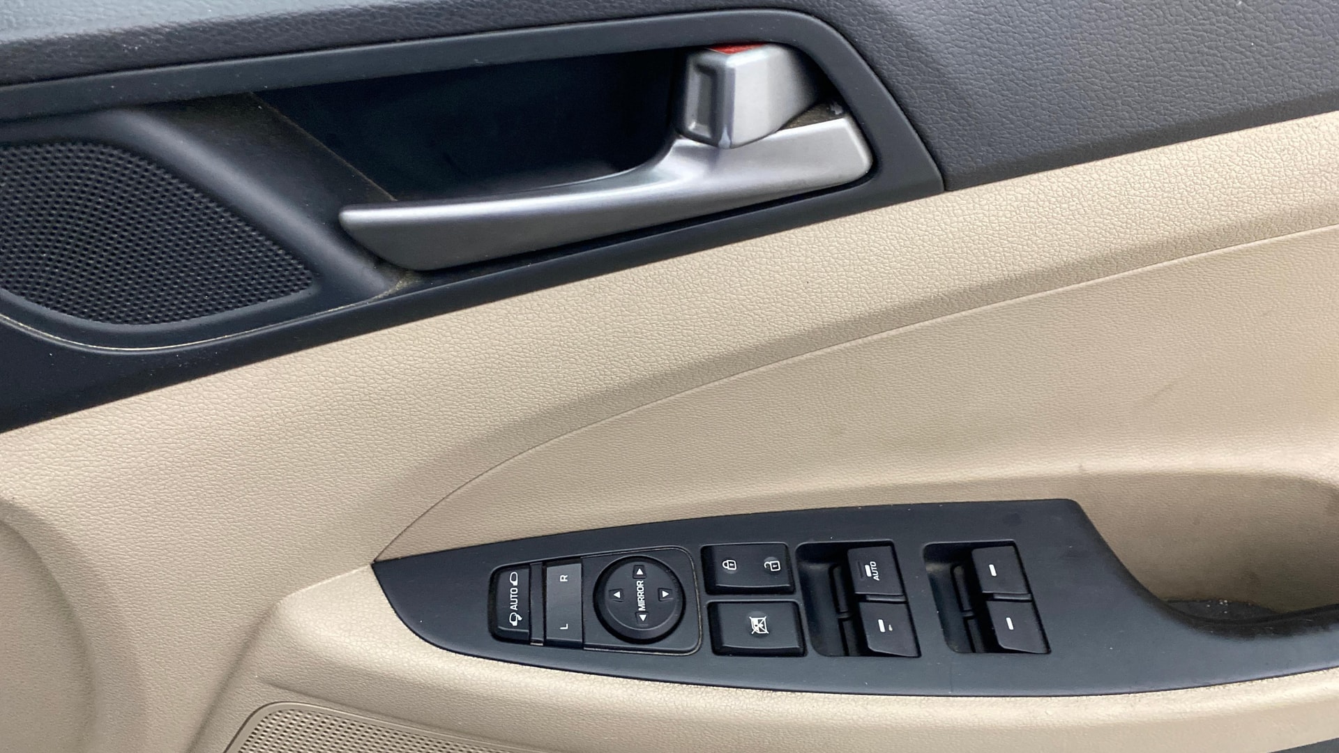View 2018 Hyundai Tucson R 2.0 6-Speed Manual Base BS IV Image 38 Used 2018 Hyundai Tucson R 2.0 6-Speed Manual Base BS IV Image 38