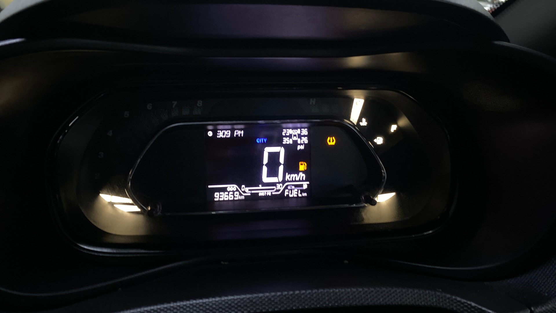 View 2023 Tata Nexon Revotron XE Image 21 Used 2023 Tata Nexon Revotron XE Image 21