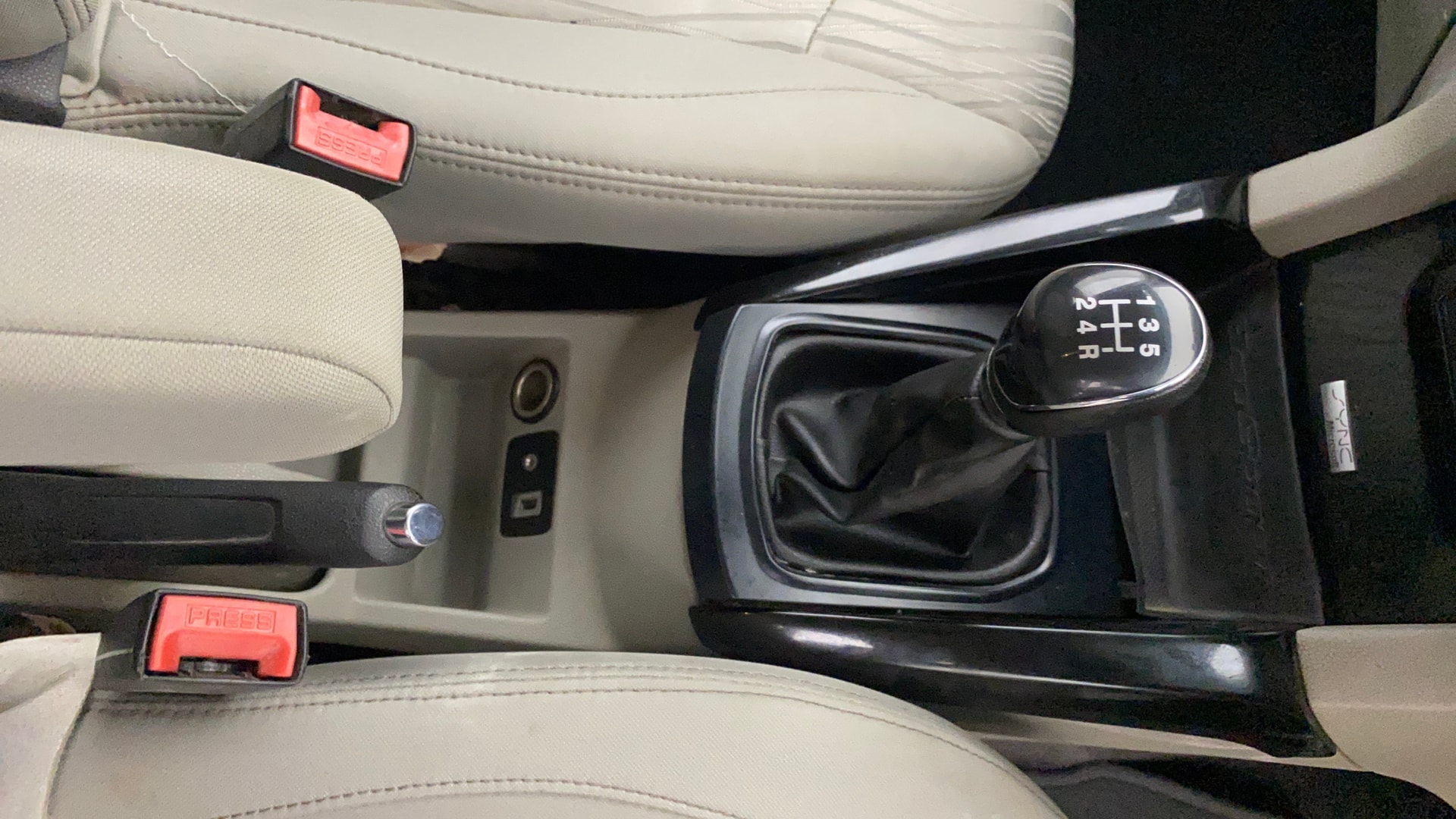 View 2016 Ford EcoSport 1.5 TDCi Diesel Ambiente BS IV Image 38 Used 2016 Ford EcoSport 1.5 TDCi Diesel Ambiente BS IV Image 38