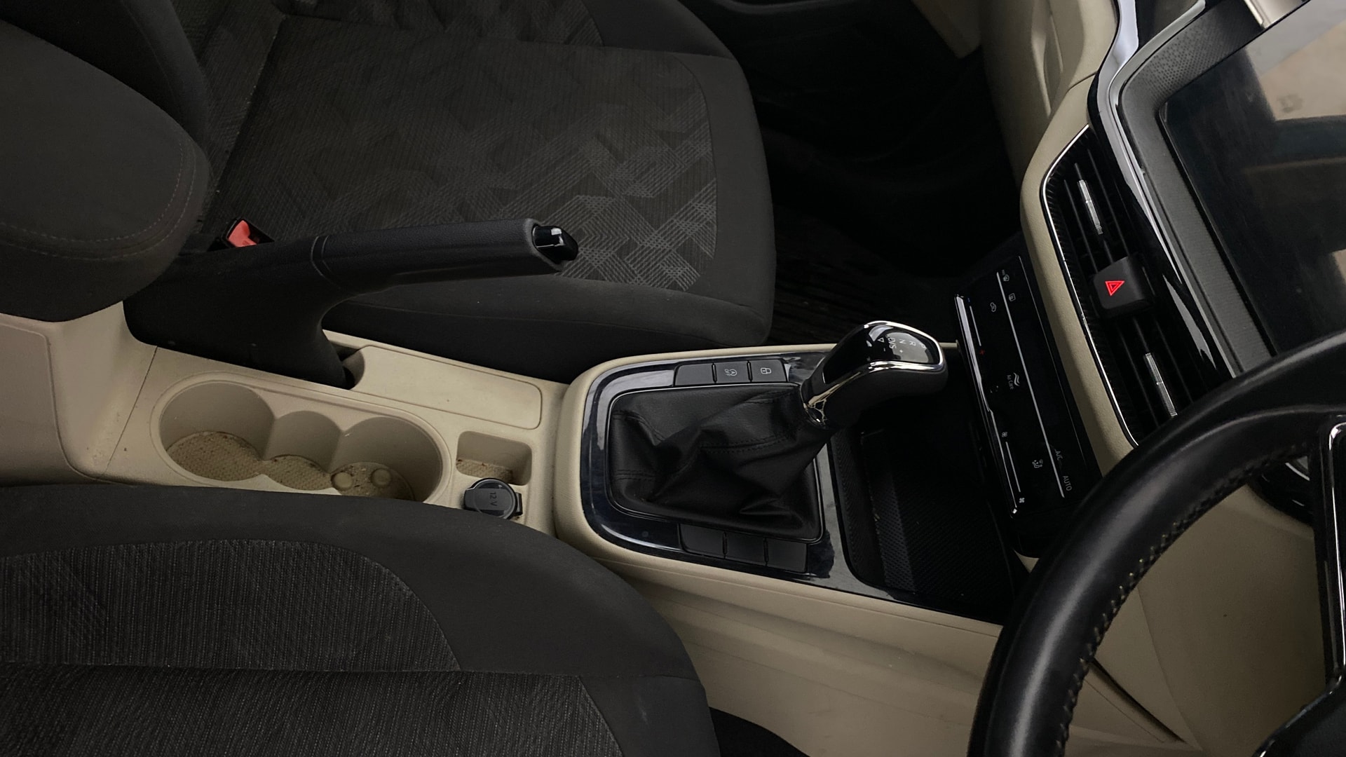 View 2022 Skoda Slavia Ambition 1.0 TSI AT Image 39 Used 2022 Skoda Slavia Ambition 1.0 TSI AT Image 39