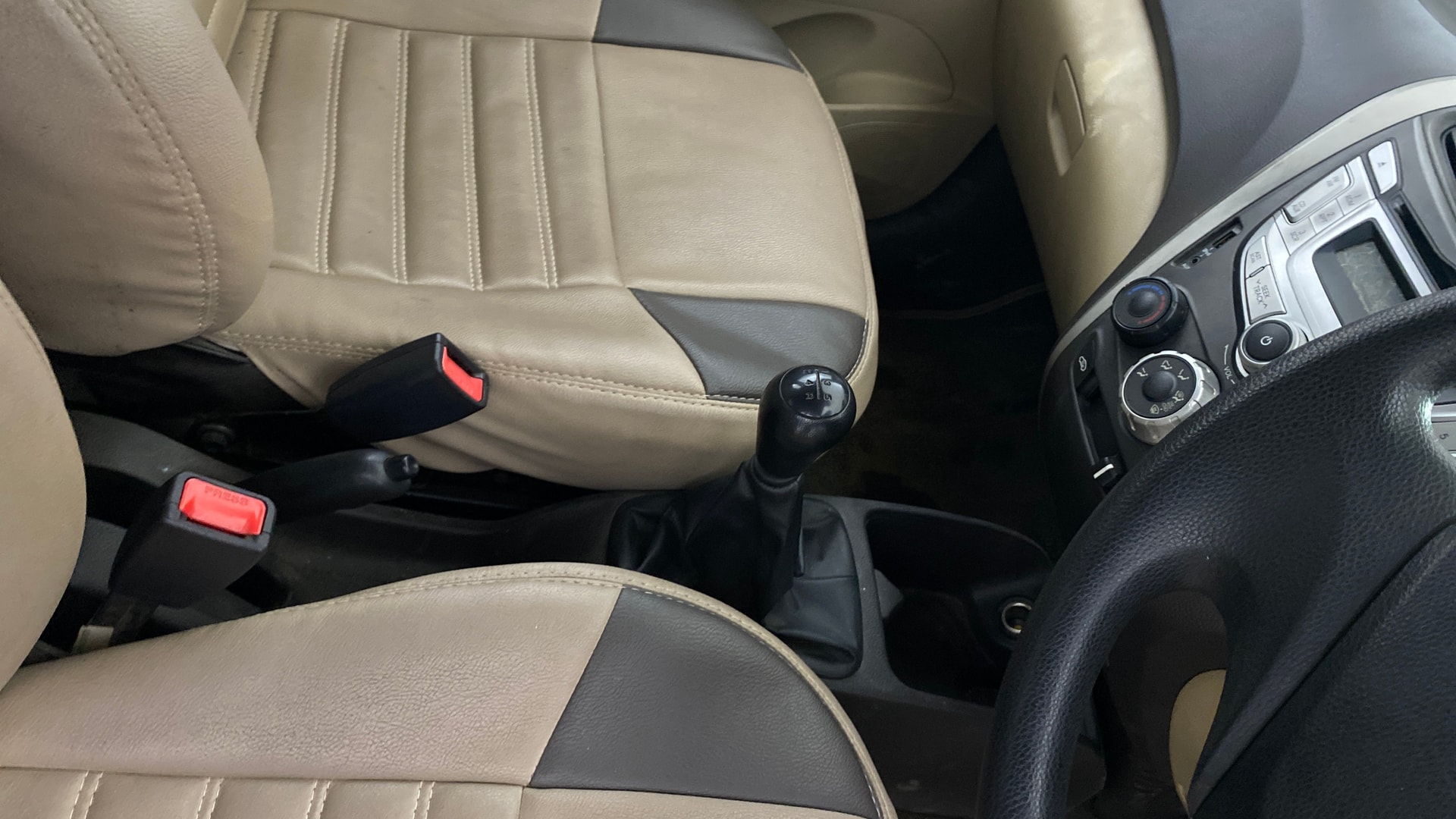 View 2013 Hyundai EON Magna Plus Image 37 Used 2013 Hyundai EON Magna Plus Image 37