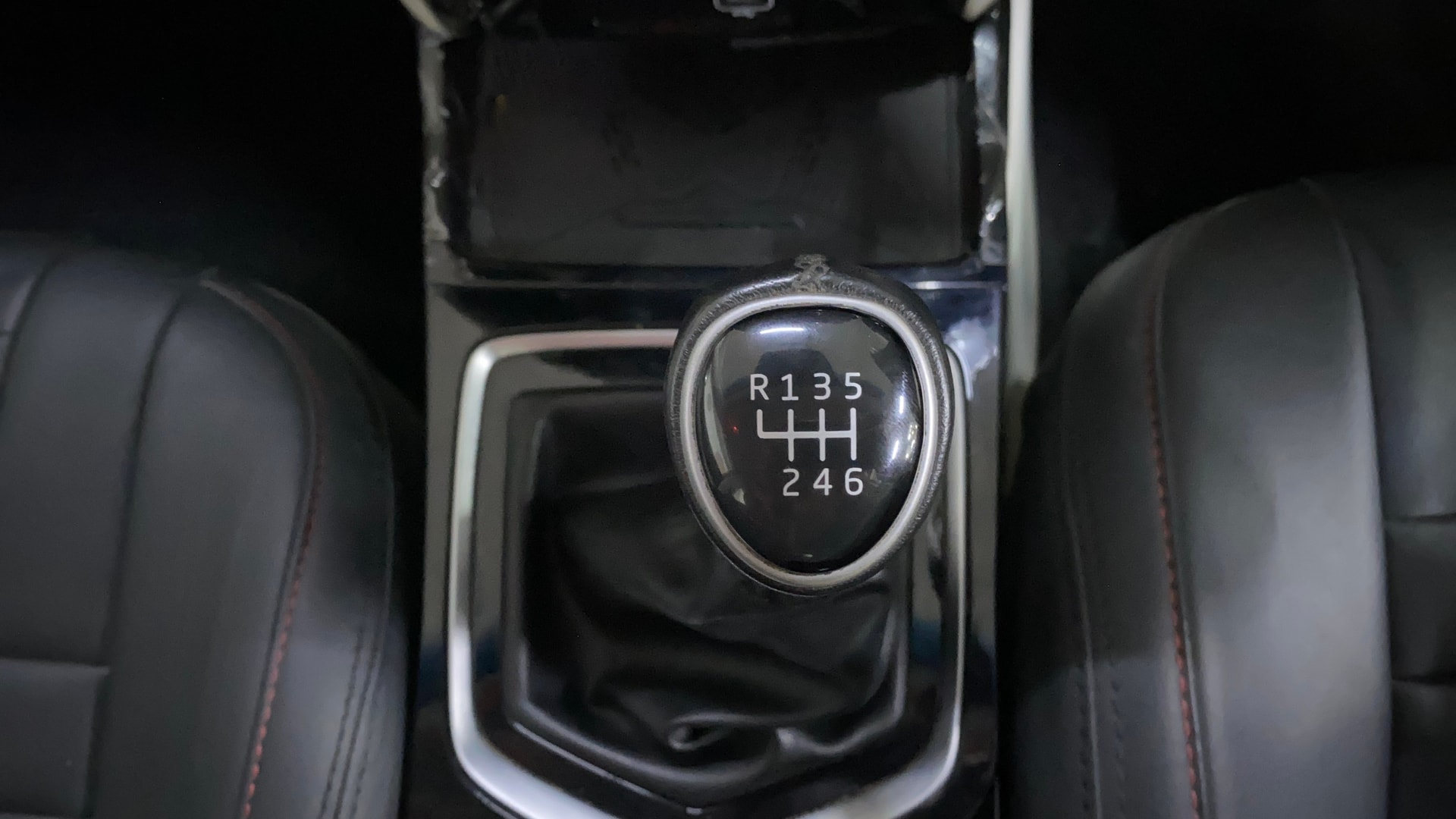 View 2024 Mahindra XUV 3XO AX5 1.2 L TCMPFi Image 41 Used 2024 Mahindra XUV 3XO AX5 1.2 L TCMPFi Image 41