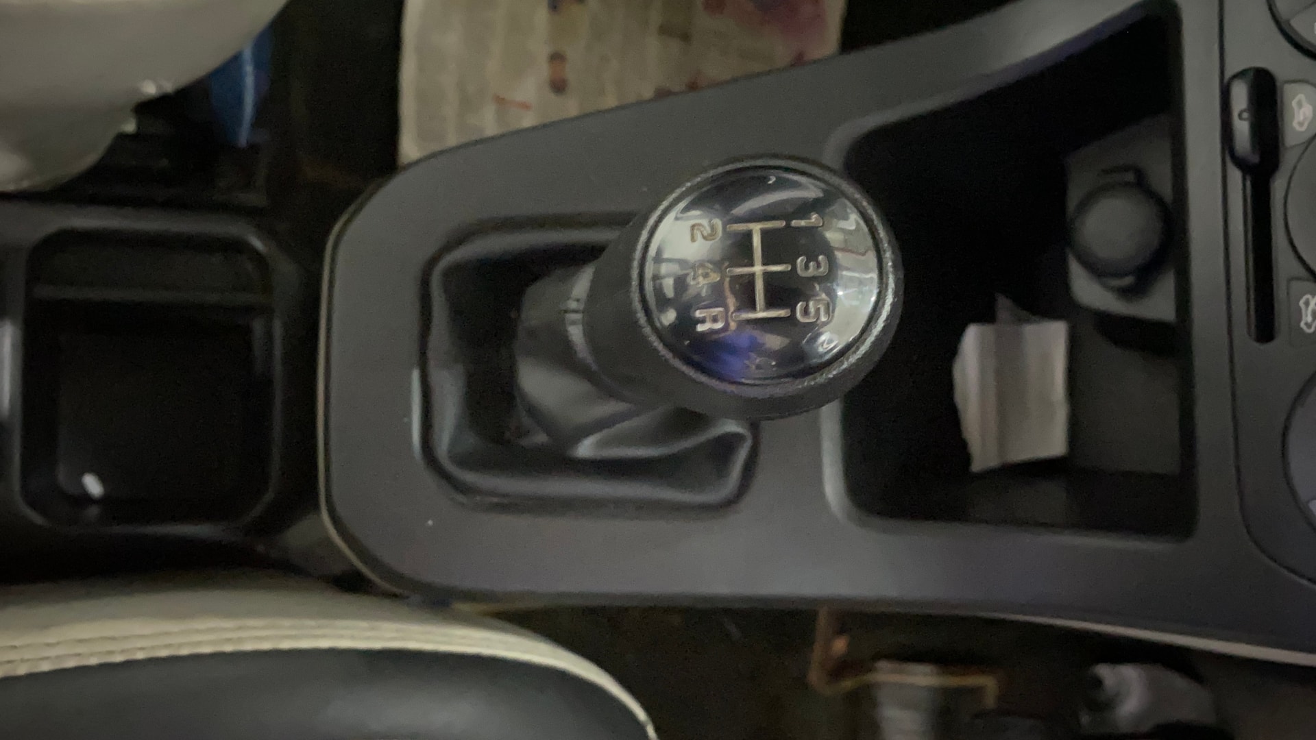 View 2022 Maruti Suzuki 1000 Base Variant Image 38 Used 2022 Maruti Suzuki 1000 Base Variant Image 38