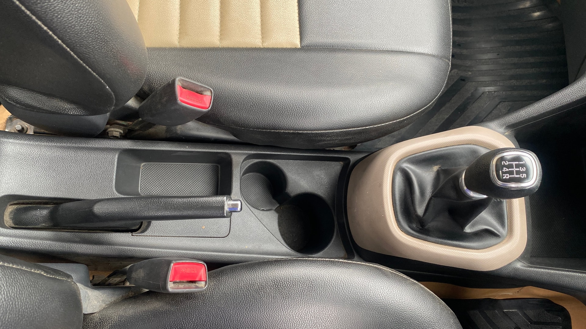 View 2016 Hyundai Grand i10 Sportz 1.2 Kappa Image 38 Used 2016 Hyundai Grand i10 Sportz 1.2 Kappa Image 38
