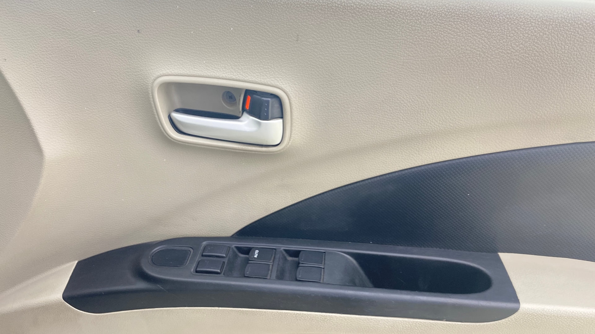 View 2017 Maruti Suzuki 1000 Base Variant Image 32 Used 2017 Maruti Suzuki 1000 Base Variant Image 32