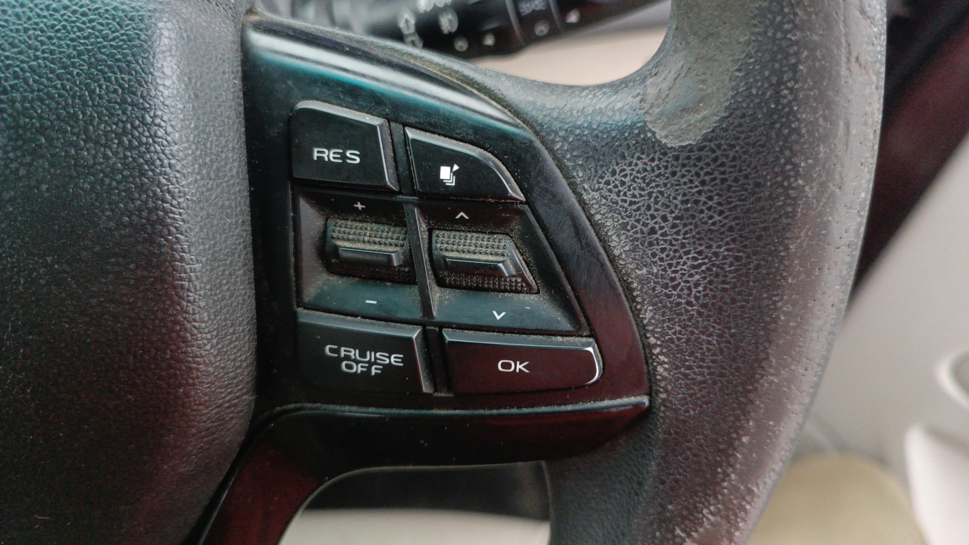 View 2020 Mahindra Marazzo M8 7-Seater Image 3 Used 2020 Mahindra Marazzo M8 7-Seater Image 3