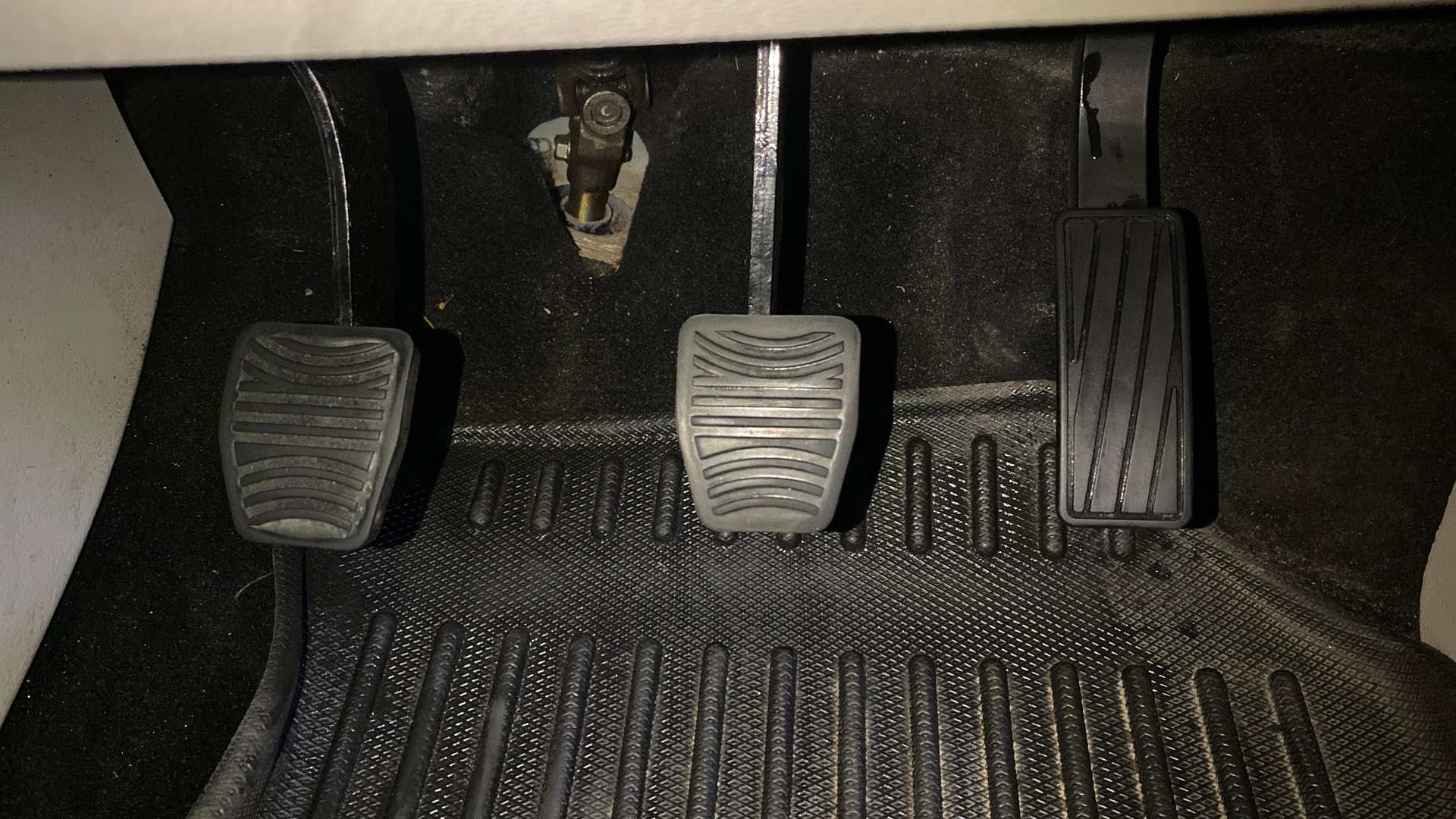 View 2021 Mahindra XUV300 W4 Petrol BS IV Image 10 Used 2021 Mahindra XUV300 W4 Petrol BS IV Image 10