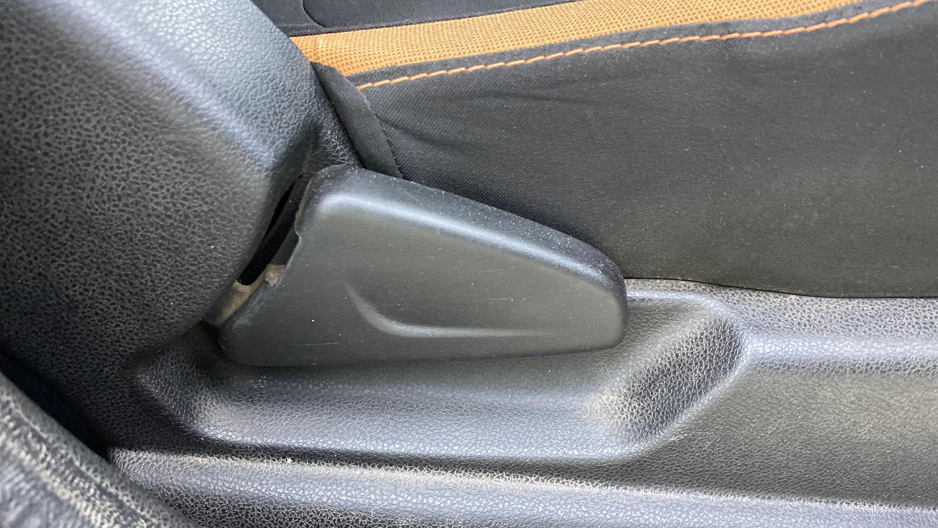 View 2017 Renault Kwid RXT 1.0 Driver Airbag Option Image 18 Used 2017 Renault Kwid RXT 1.0 Driver Airbag Option Image 18