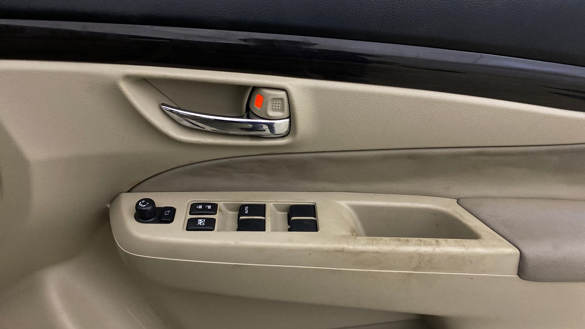 View 2016 Maruti Suzuki 1000 Base Variant Image 37 Used 2016 Maruti Suzuki 1000 Base Variant Image 37