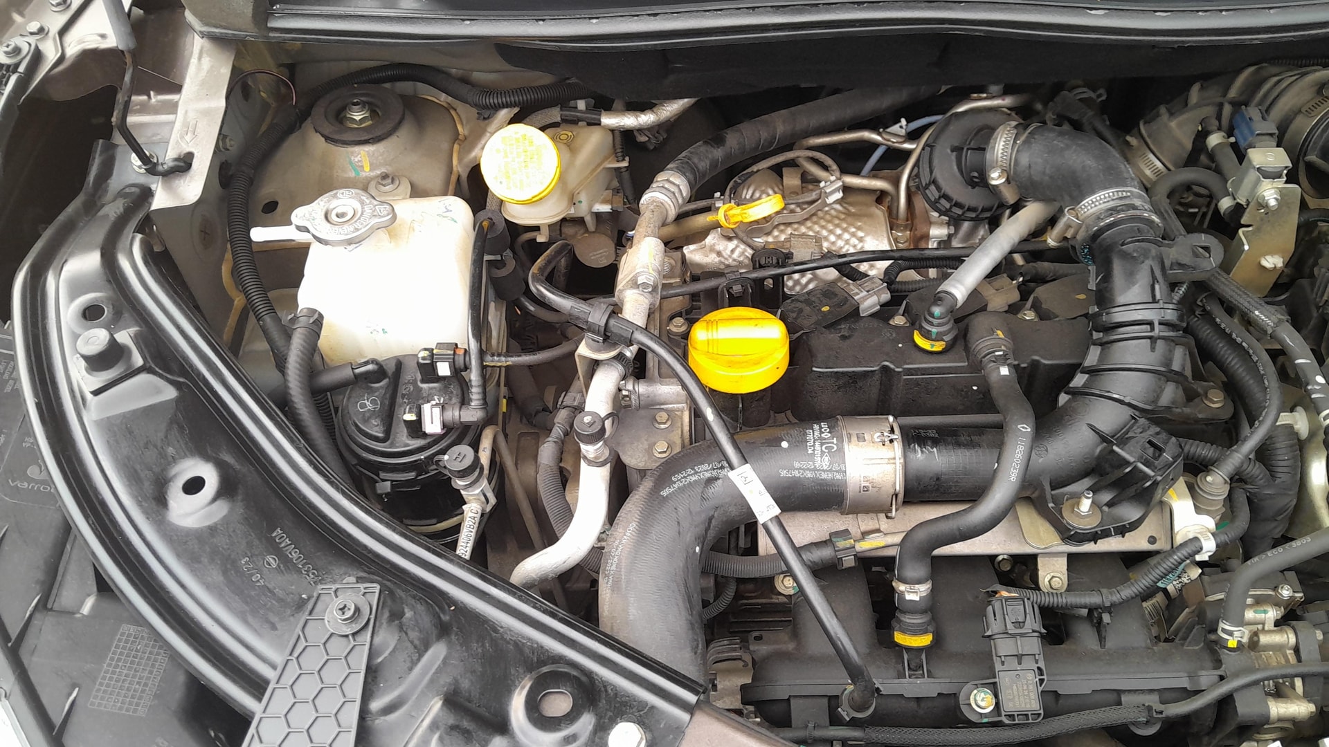 View 2024 Nissan Magnite Turbo XV Premium CVT Image 4 Used 2024 Nissan Magnite Turbo XV Premium CVT Image 4
