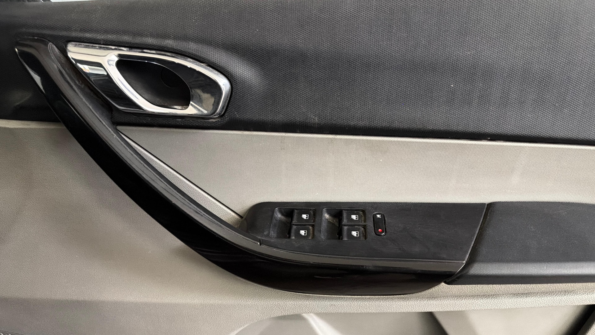 View 2017 Tata Tiago Revotorq XB Image 38 Used 2017 Tata Tiago Revotorq XB Image 38