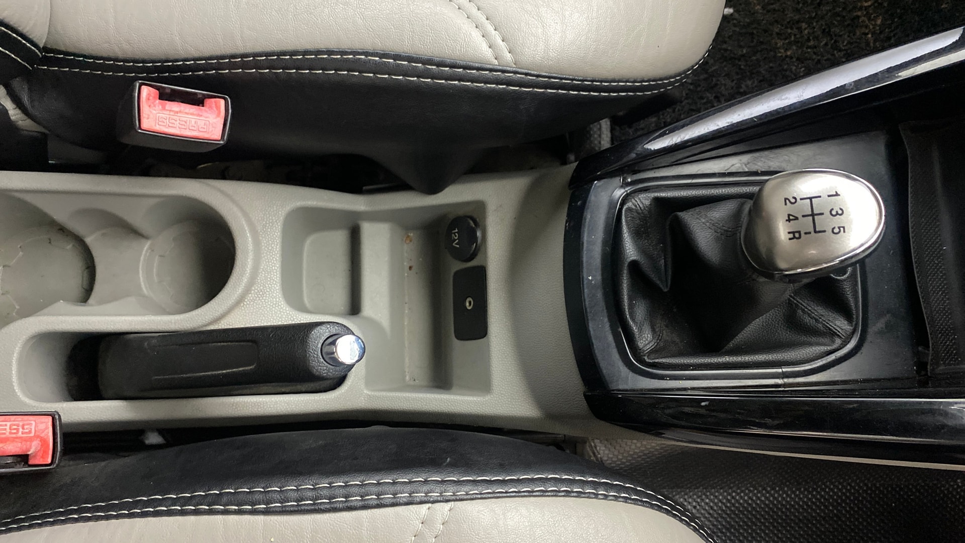 View 2017 Ford EcoSport 1.5 TDCi Diesel Ambiente BS IV Image 39 Used 2017 Ford EcoSport 1.5 TDCi Diesel Ambiente BS IV Image 39