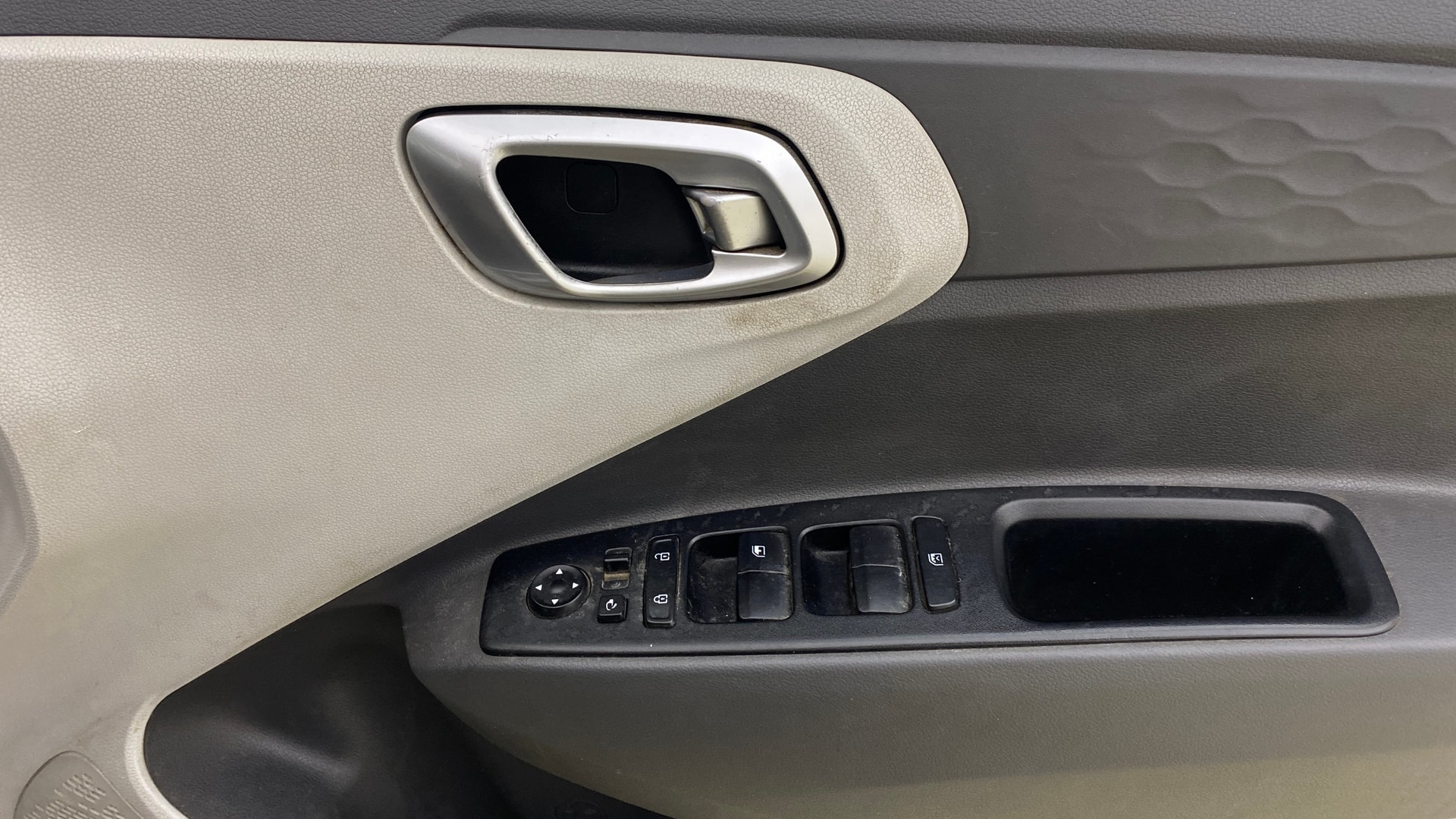 View 2020 Hyundai Grand i10 Nios Sportz Petrol AMT Image 37 Used 2020 Hyundai Grand i10 Nios Sportz Petrol AMT Image 37