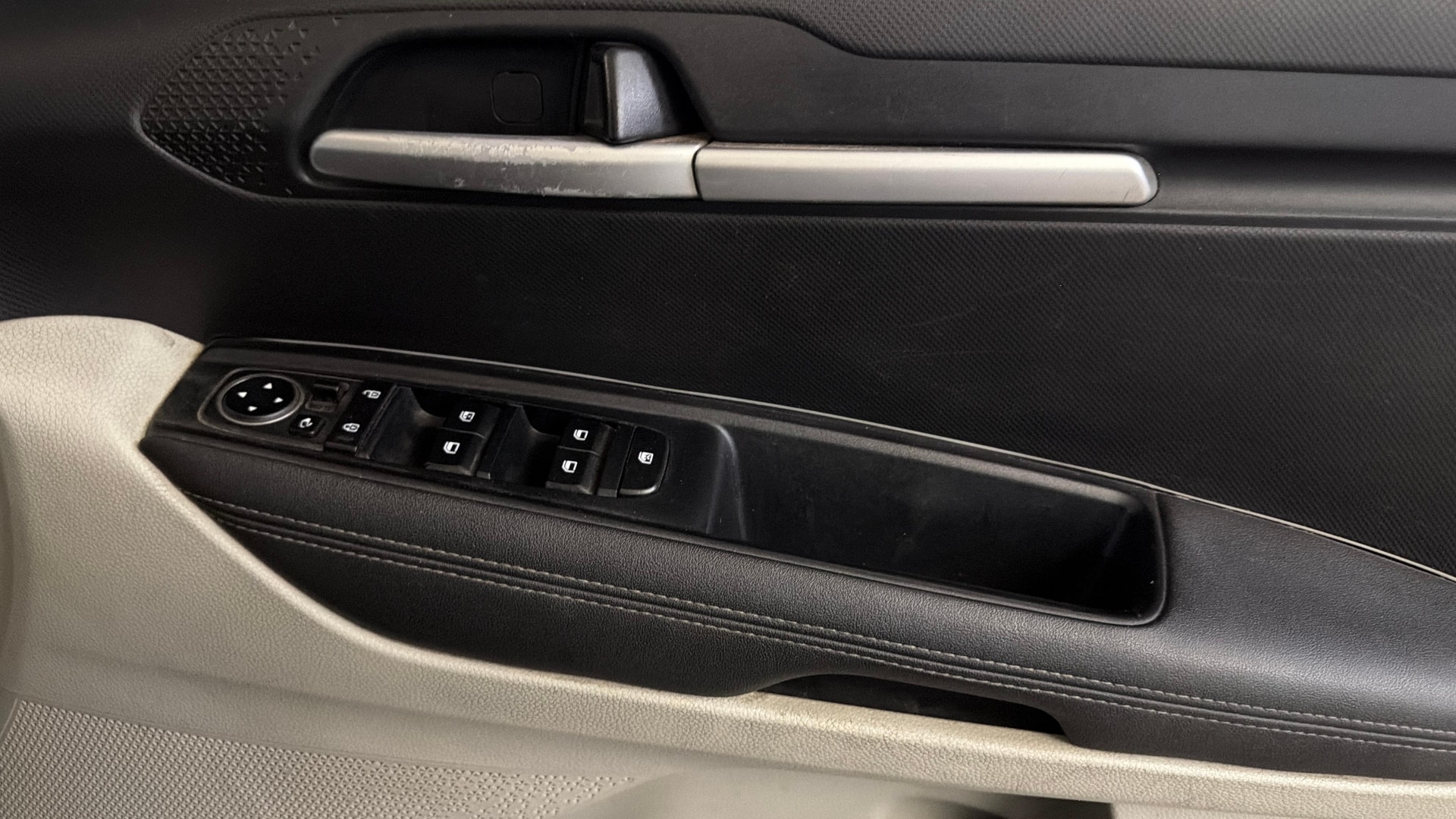 View 2022 Kia Sonet HTX iMT Petrol Image 35 Used 2022 Kia Sonet HTX iMT Petrol Image 35