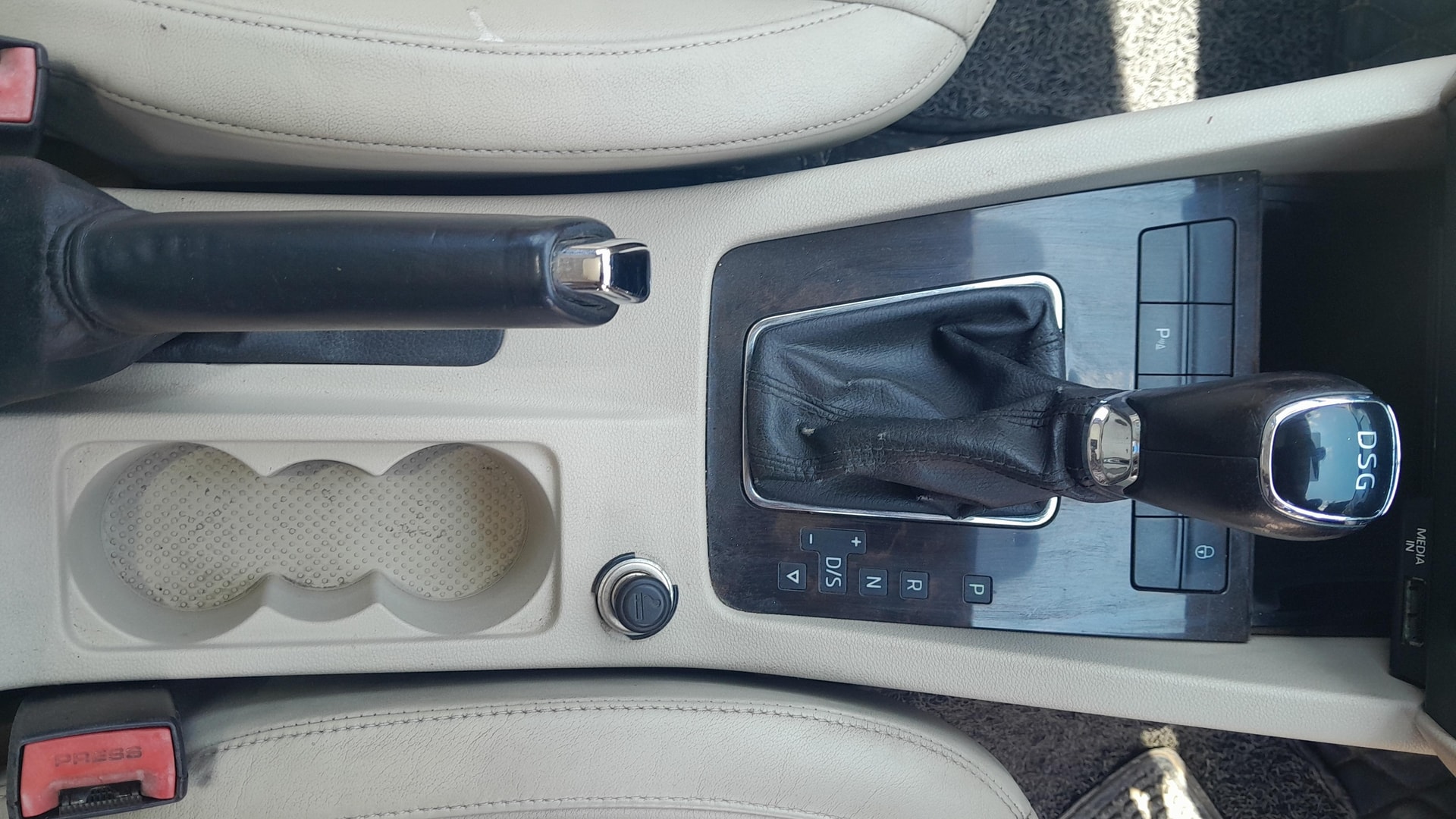 View 2014 Skoda Octavia 2.0 Elegance TDI CR AT Image 38 Used 2014 Skoda Octavia 2.0 Elegance TDI CR AT Image 38
