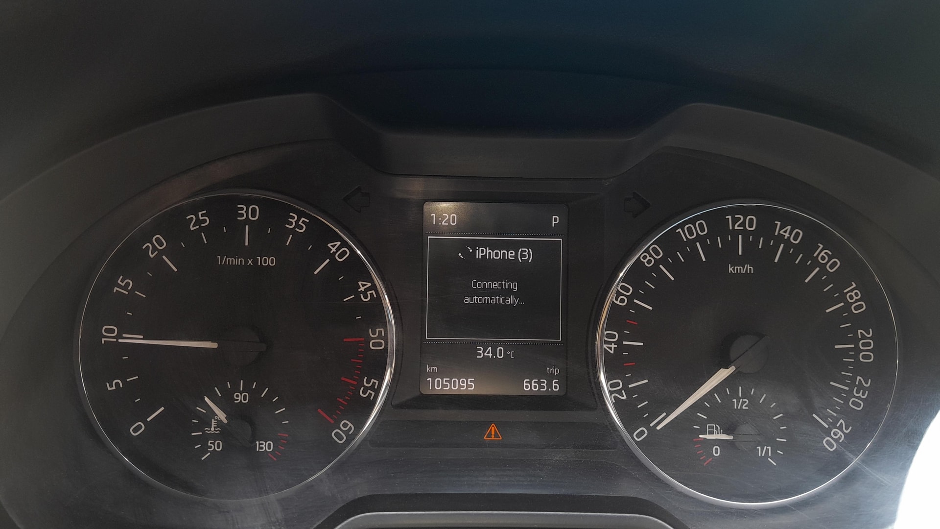 View 2014 Skoda Octavia 2.0 Elegance TDI CR AT Image 34 Used 2014 Skoda Octavia 2.0 Elegance TDI CR AT Image 34