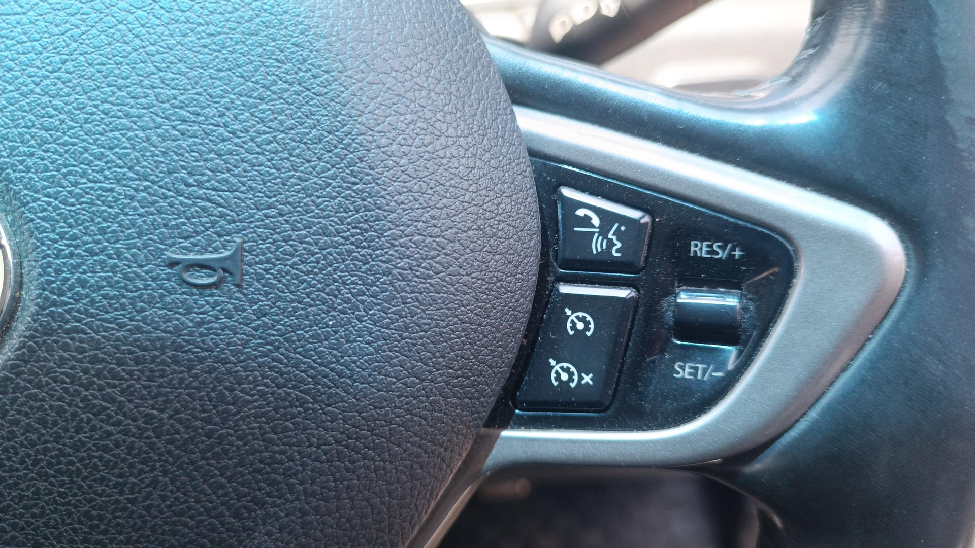 View 2017 Tata Hexa XT 4X4 Image 3 Used 2017 Tata Hexa XT 4X4 Image 3