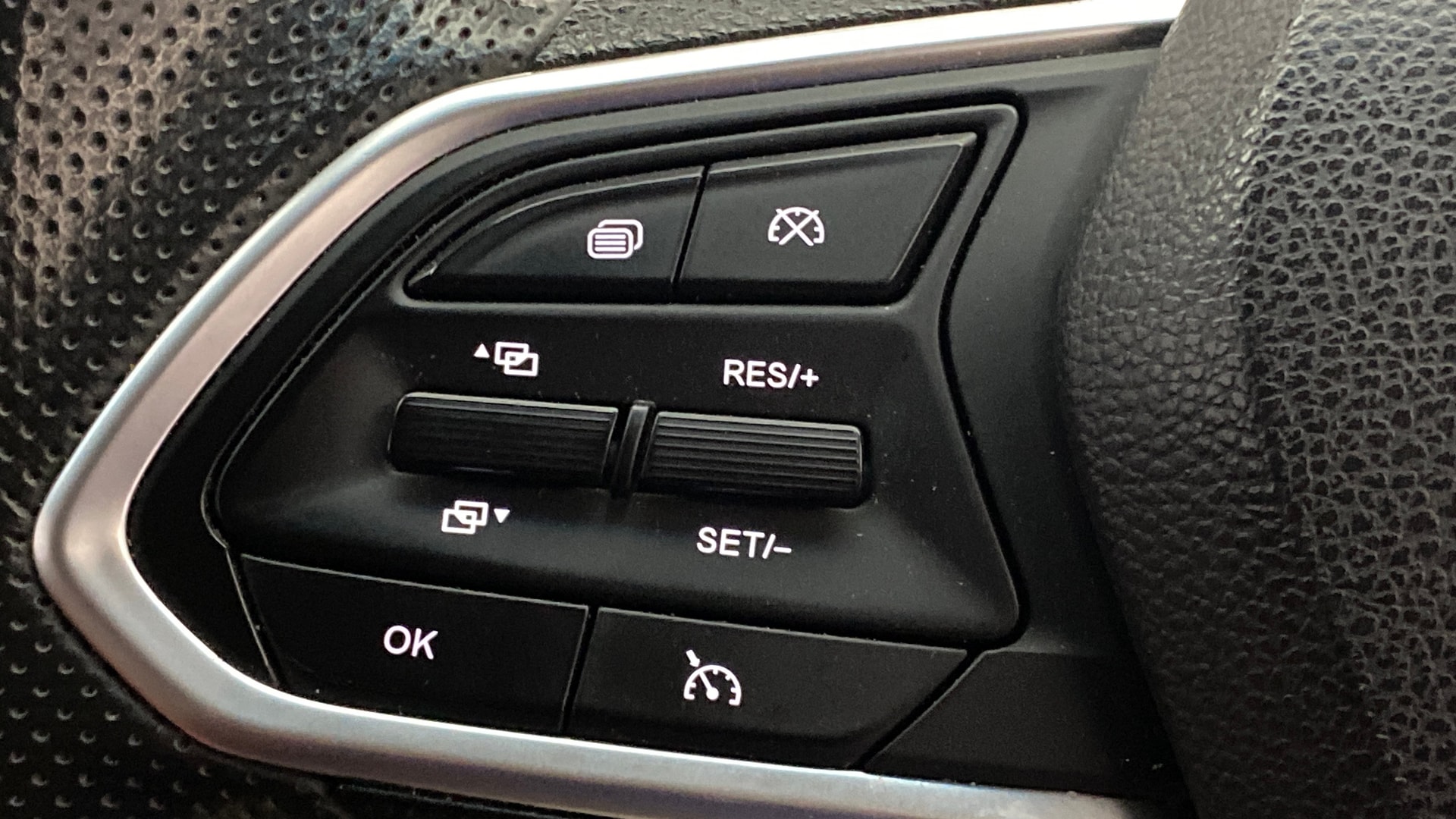 View 2021 MG Hector Plus Sharp CVT Petrol Image 3 Used 2021 MG Hector Plus Sharp CVT Petrol Image 3
