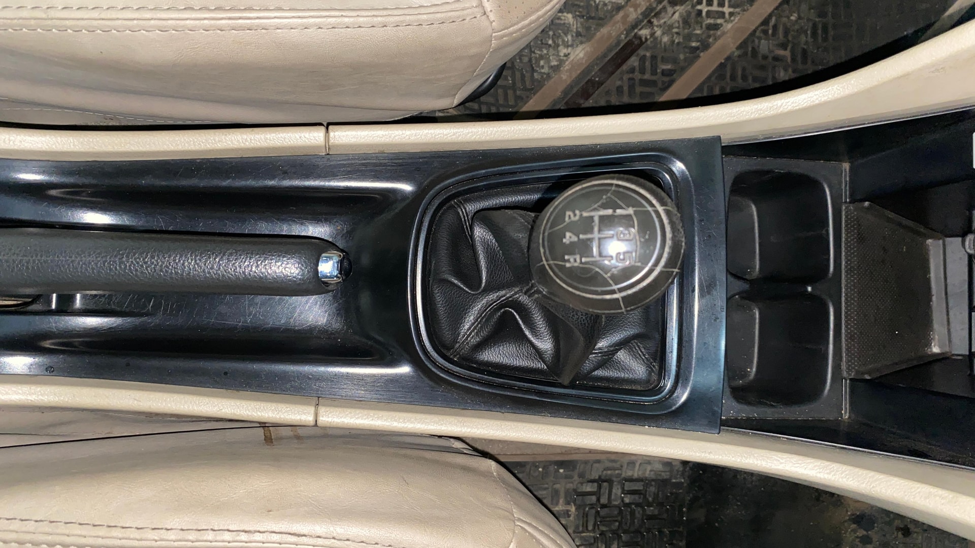 View 2020 Maruti Suzuki 1000 Base Variant Image 38 Used 2020 Maruti Suzuki 1000 Base Variant Image 38