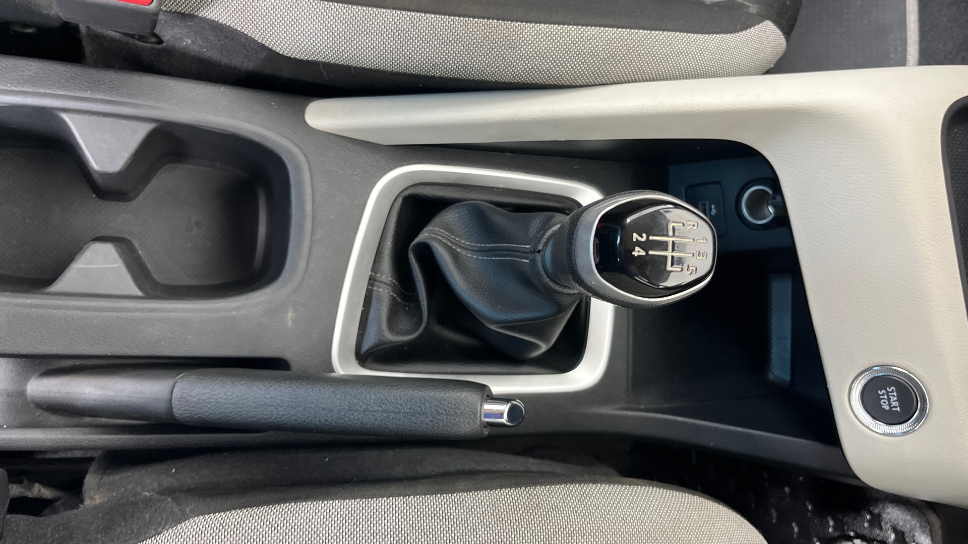 View 2021 Nissan Magnite XV Image 39 Used 2021 Nissan Magnite XV Image 39