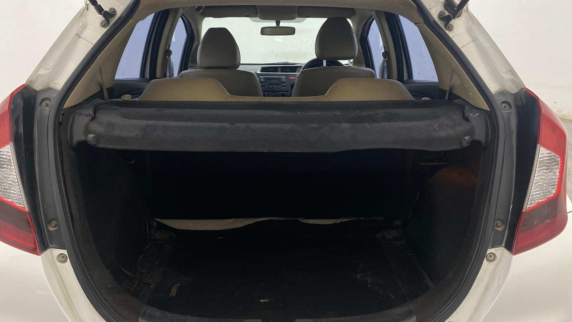 View 2015 Honda Jazz E MT Diesel Image 10 Used 2015 Honda Jazz E MT Diesel Image 10