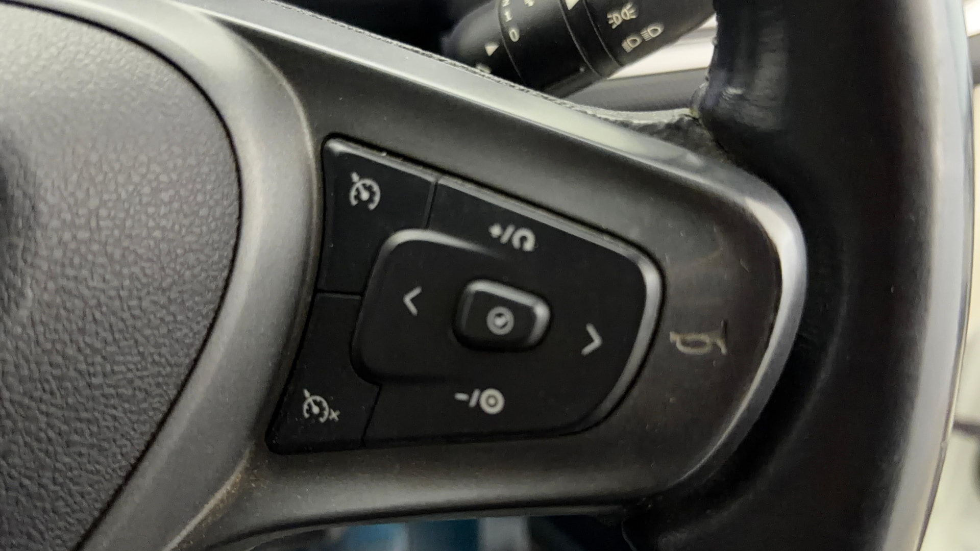 View 2021 Tata Altroz XZ Petrol Image 3 Used 2021 Tata Altroz XZ Petrol Image 3