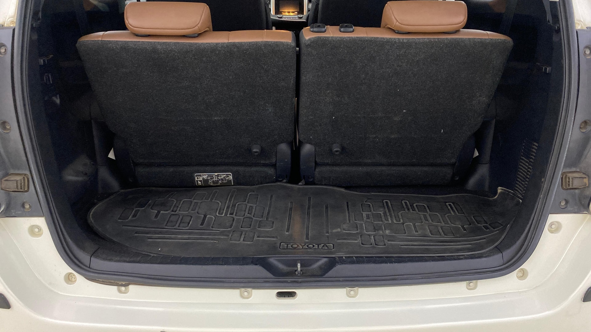 View 2018 Toyota Innova Crysta 2.8 ZX AT 7-Seater Image 11 Used 2018 Toyota Innova Crysta 2.8 ZX AT 7-Seater Image 11