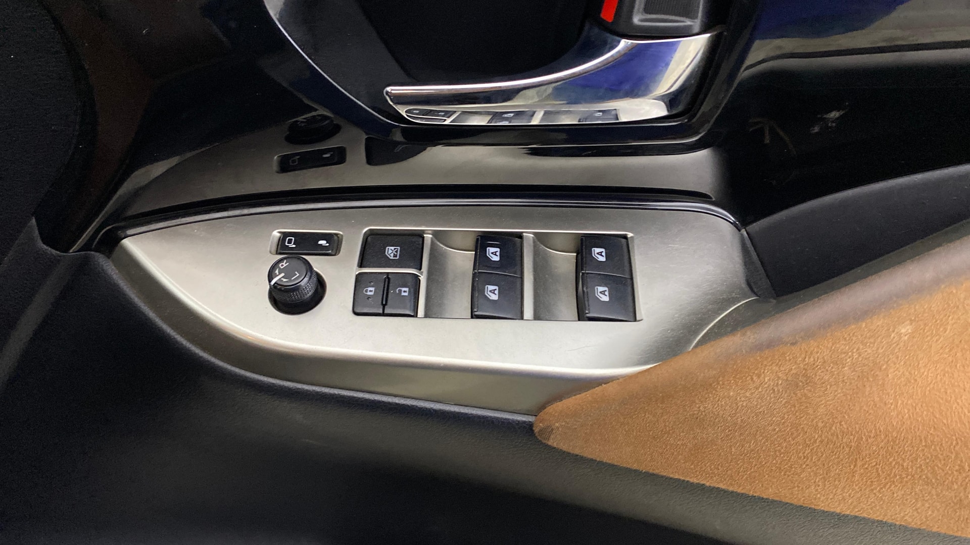View 2018 Toyota Innova Crysta 2.8 ZX AT 7-Seater Image 35 Used 2018 Toyota Innova Crysta 2.8 ZX AT 7-Seater Image 35