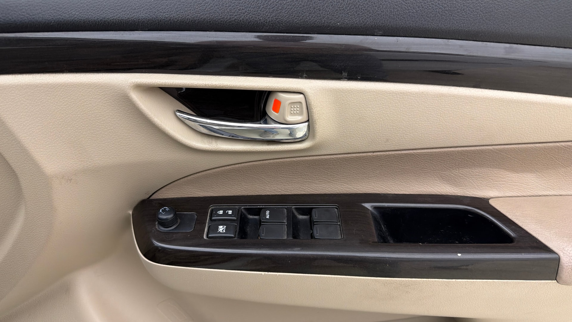 View 2015 Maruti Suzuki 1000 Base Variant Image 32 Used 2015 Maruti Suzuki 1000 Base Variant Image 32
