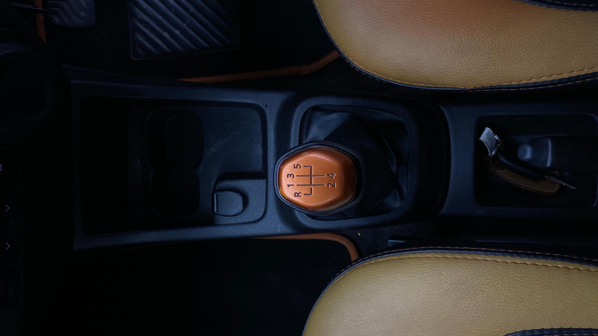 View 2018 Renault Kwid RXT 1.0 Driver Airbag Option Image 37 Used 2018 Renault Kwid RXT 1.0 Driver Airbag Option Image 37