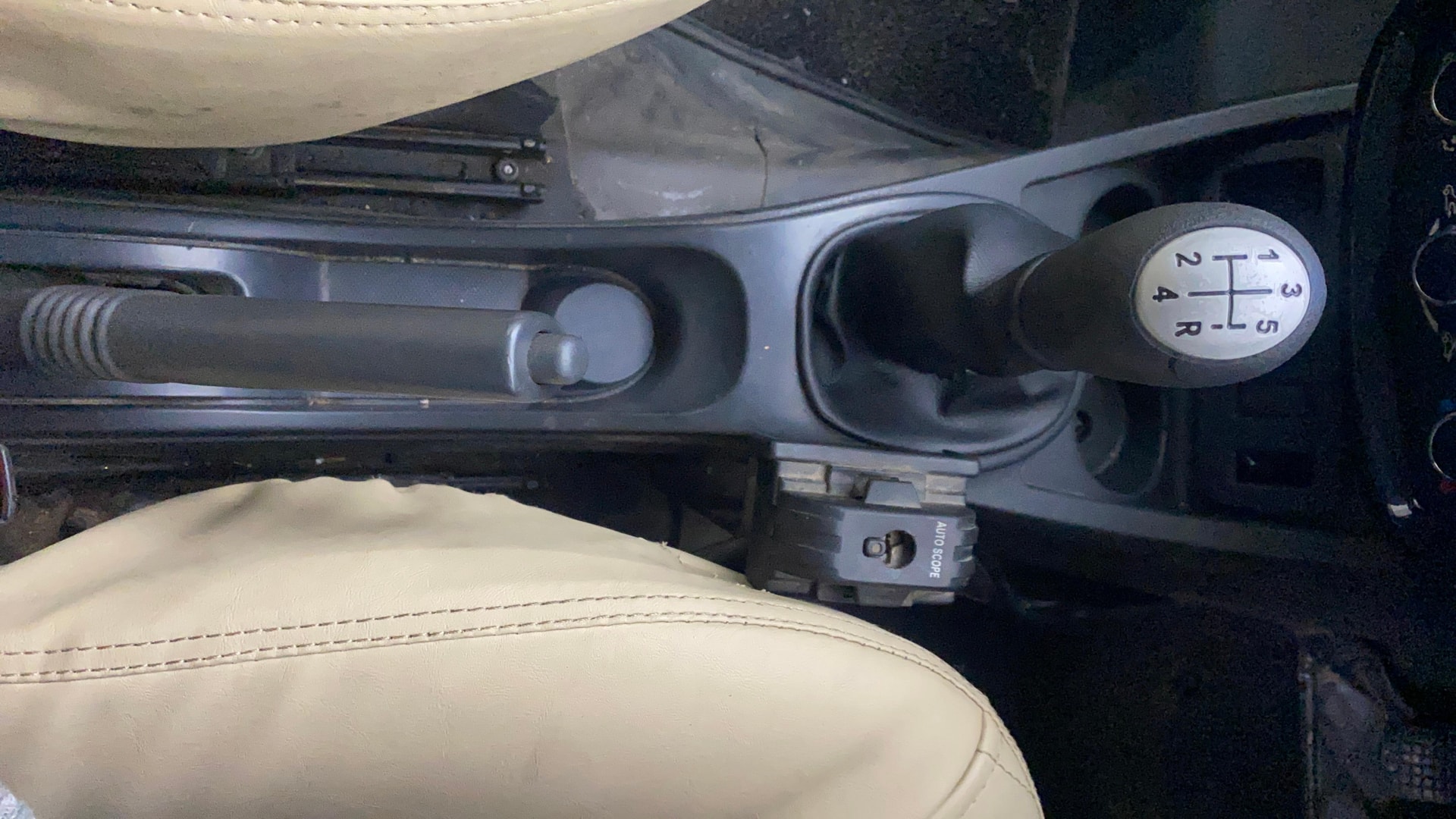 View 2015 Renault Duster Diesel 85PS RXE Image 39 Used 2015 Renault Duster Diesel 85PS RXE Image 39