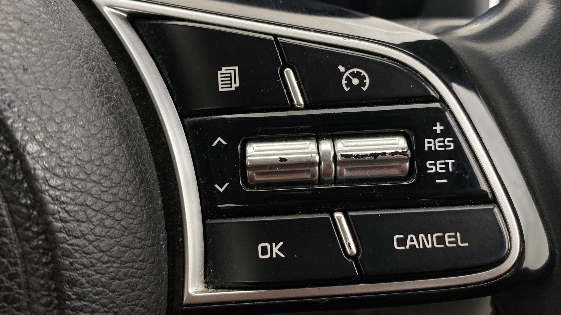 View 2020 Kia Sonet HTX iMT Petrol Image 3 Used 2020 Kia Sonet HTX iMT Petrol Image 3