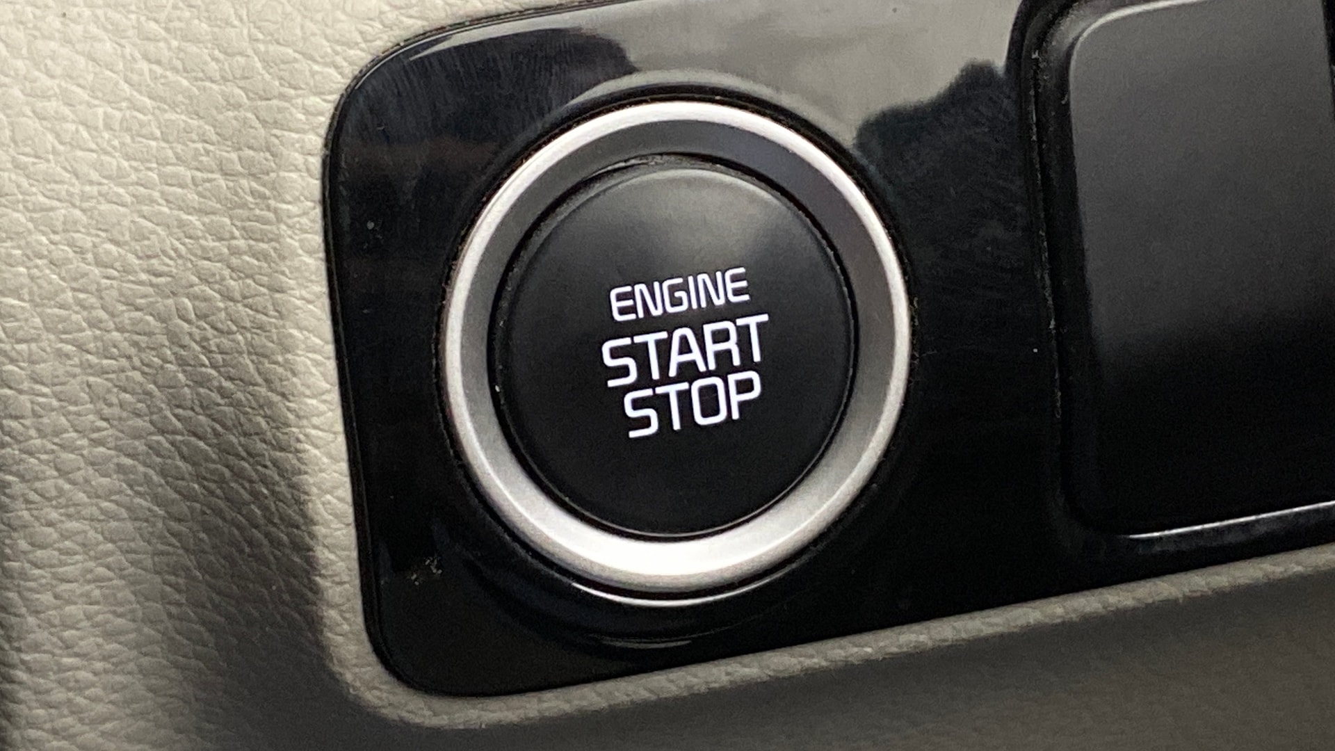 View 2020 Kia Sonet HTX iMT Petrol Image 36 Used 2020 Kia Sonet HTX iMT Petrol Image 36