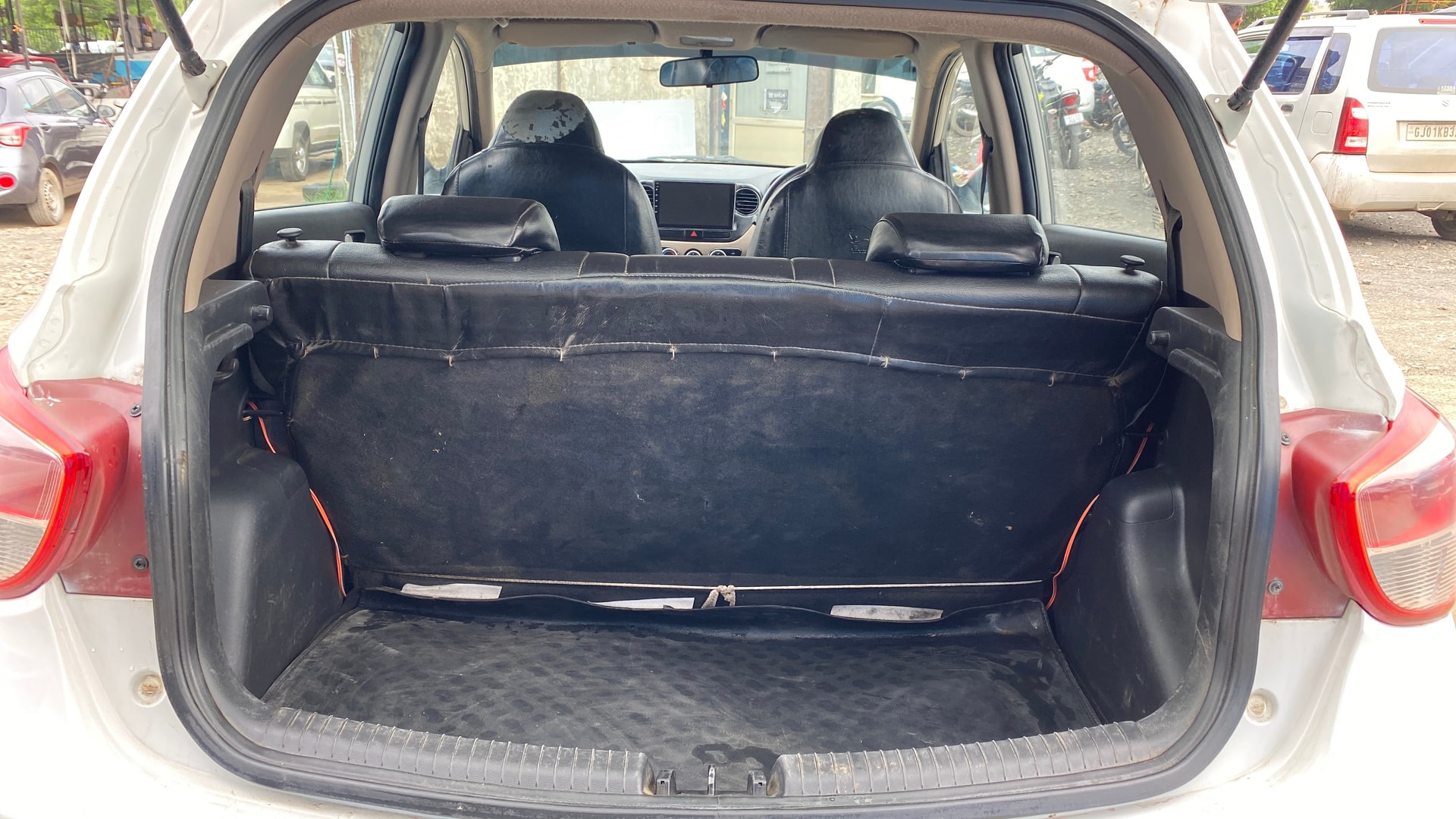 View 2014 Hyundai Grand i10 1.2 Asta Petrol Image 6 Used 2014 Hyundai Grand i10 1.2 Asta Petrol Image 6