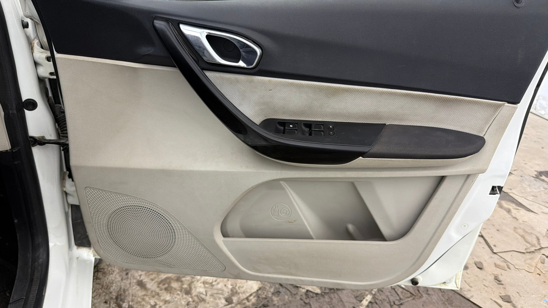 View 2023 Tata Tigor XE Diesel Image 37 Used 2023 Tata Tigor XE Diesel Image 37