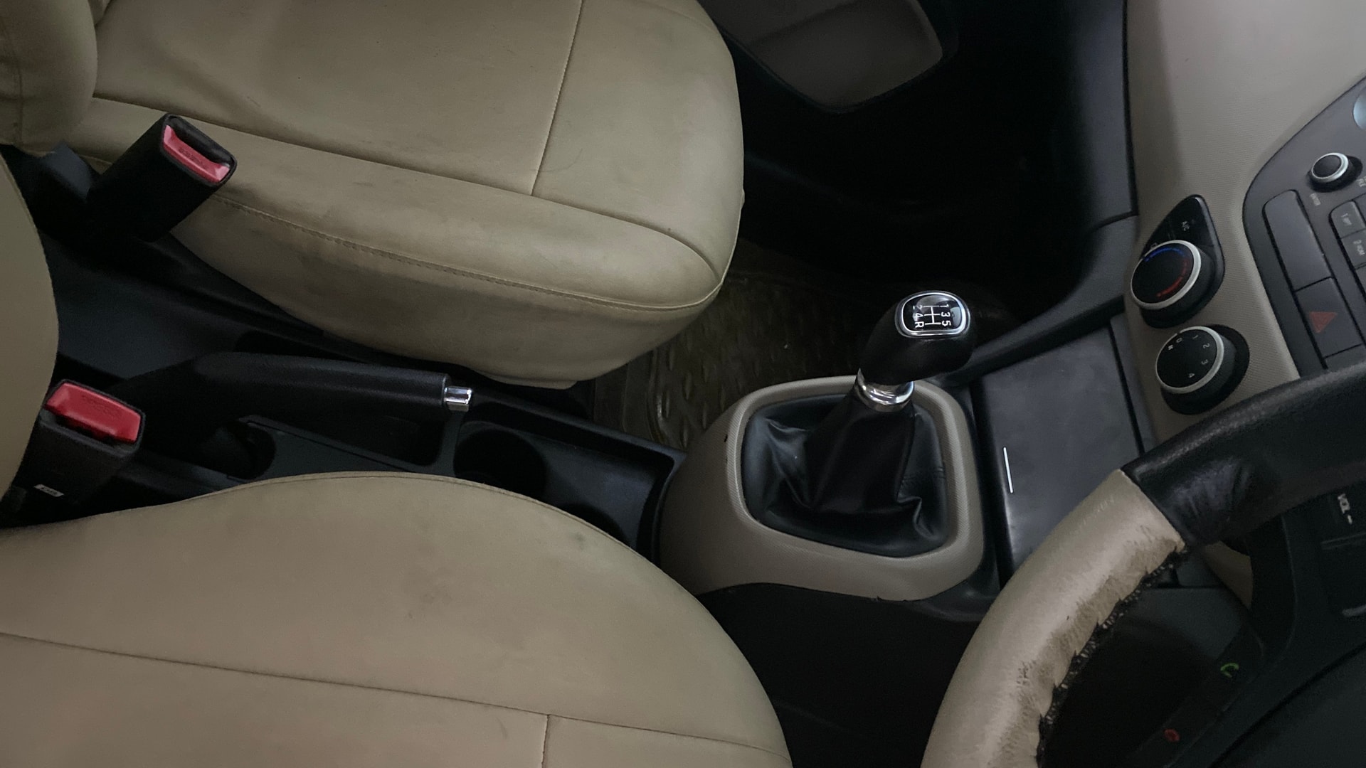 View 2015 Hyundai Xcent SX Petrol Image 39 Used 2015 Hyundai Xcent SX Petrol Image 39