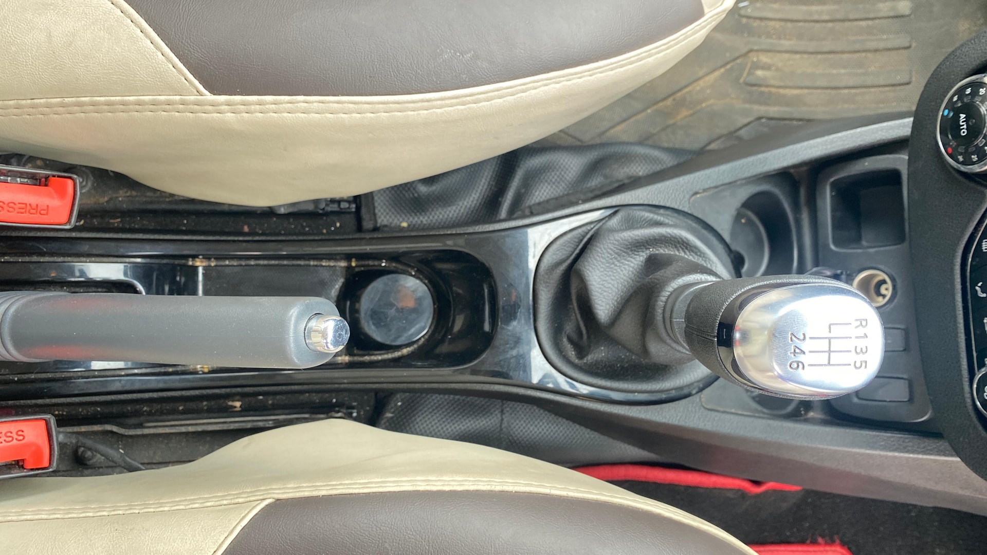 View 2021 Renault Duster 1.3L Turbo Petrol RXZ Image 37 Used 2021 Renault Duster 1.3L Turbo Petrol RXZ Image 37