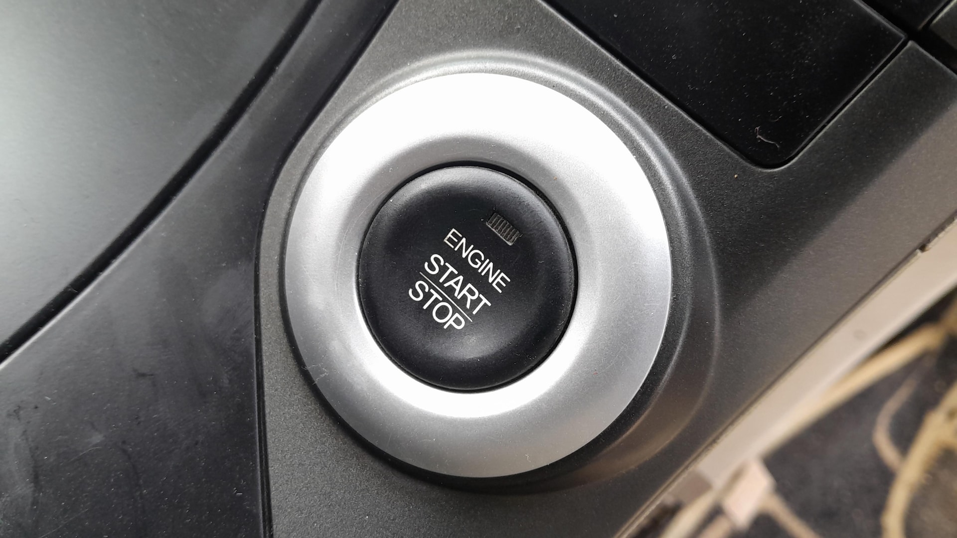 View 2015 Mahindra XUV500 W10 FWD Image 42 Used 2015 Mahindra XUV500 W10 FWD Image 42