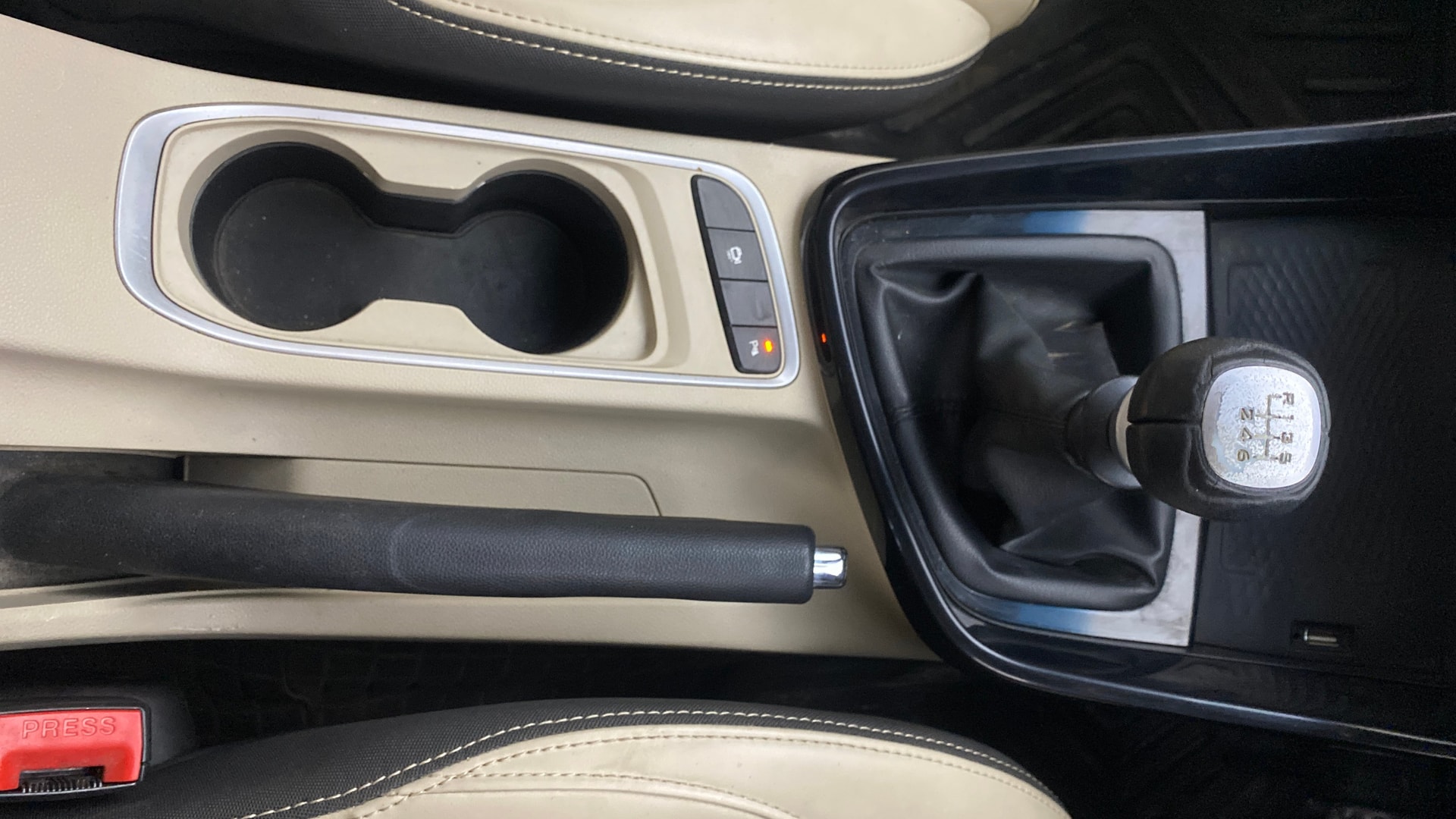 View 2021 MG Hector Sharp Diesel Dual Tone Image 40 Used 2021 MG Hector Sharp Diesel Dual Tone Image 40