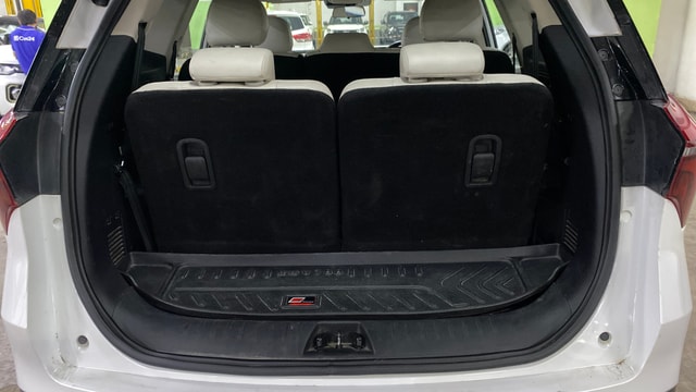 View Mahindra XUV700 Image 7 Used Mahindra XUV700 Image 7