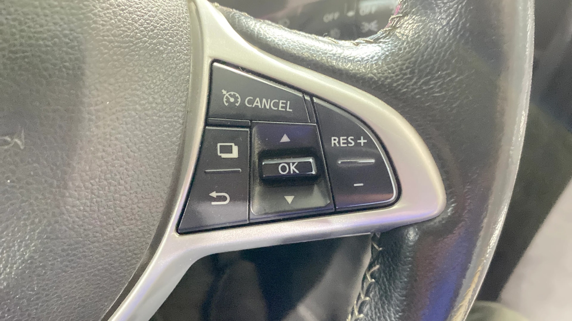 View 2022 Nissan Magnite XV Premium Image 3 Used 2022 Nissan Magnite XV Premium Image 3