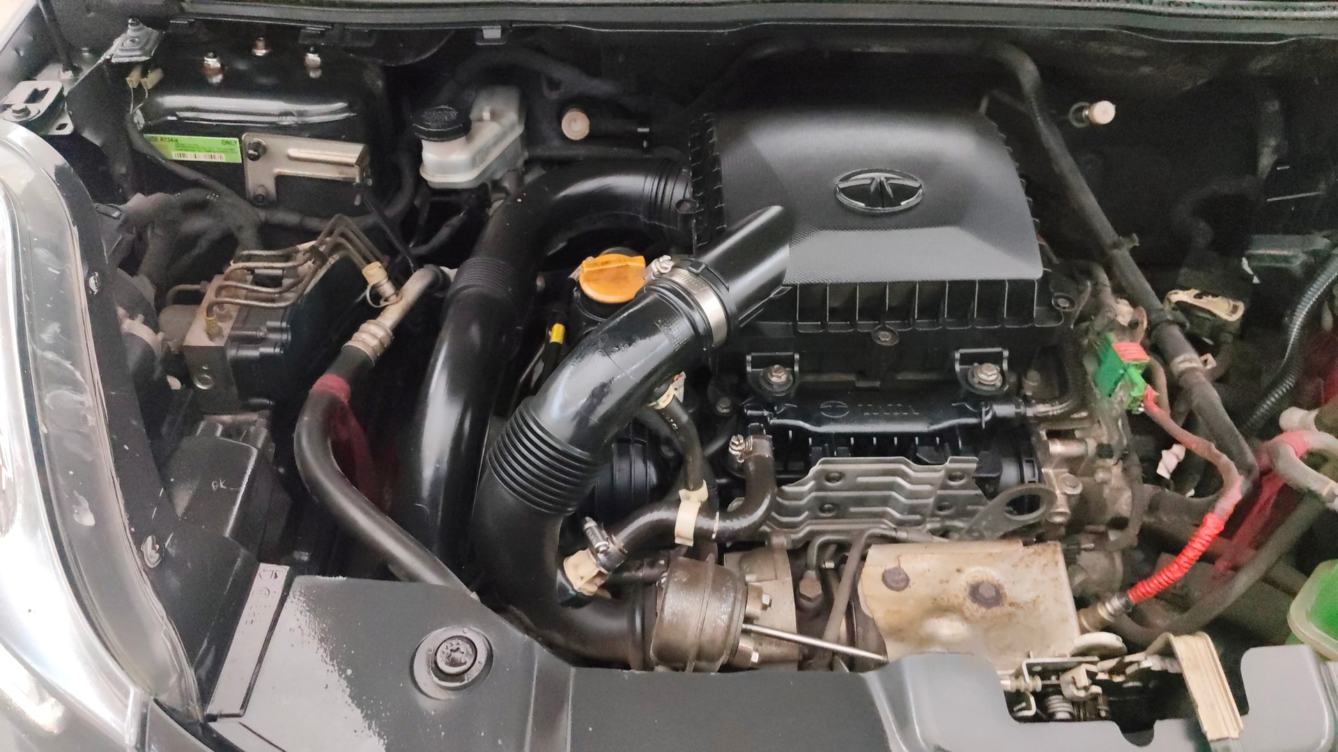 View 2017 Tata Nexon Revotron XE Image 3 Used 2017 Tata Nexon Revotron XE Image 3