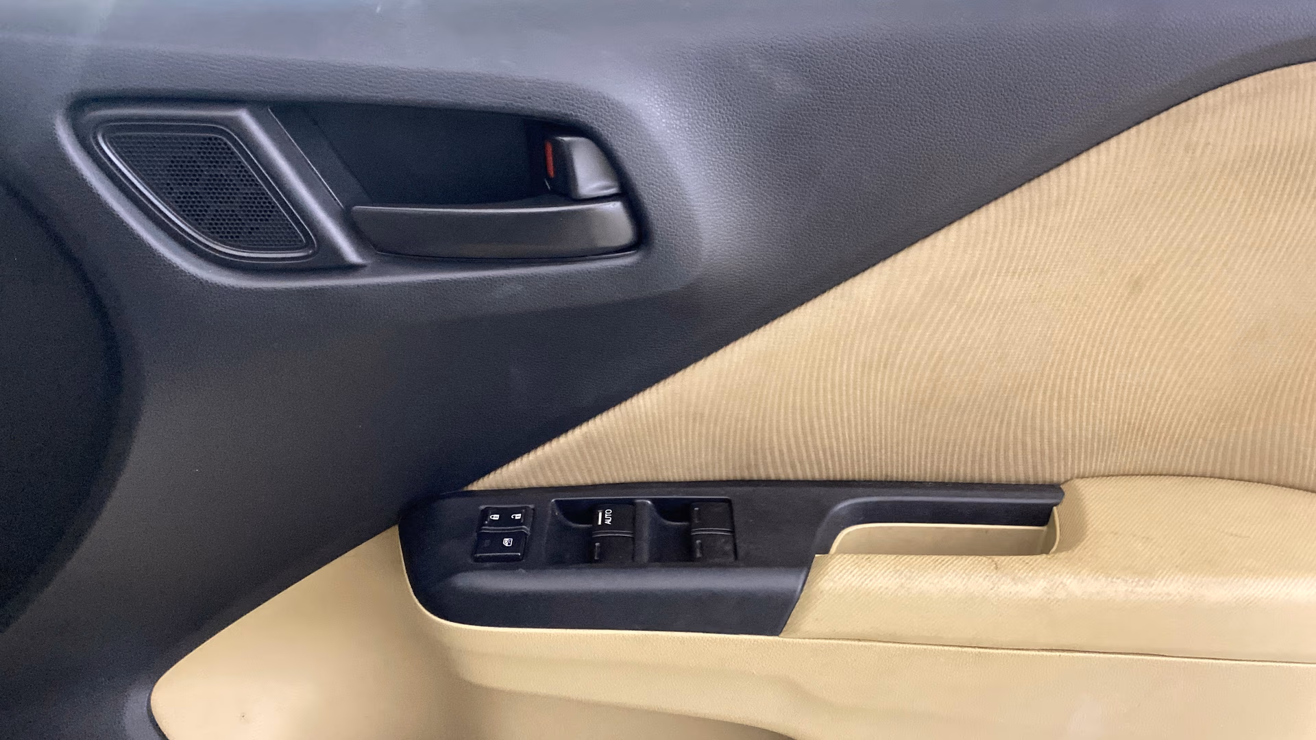 View 2015 Honda City ZX MT Diesel Anniversary Edition Image 33 Used 2015 Honda City ZX MT Diesel Anniversary Edition Image 33