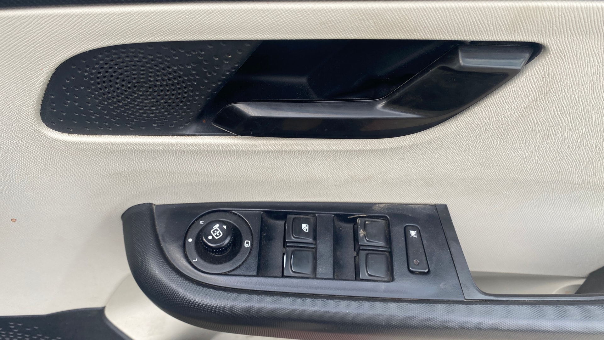 View 2021 Tata Altroz XT Petrol Image 32 Used 2021 Tata Altroz XT Petrol Image 32