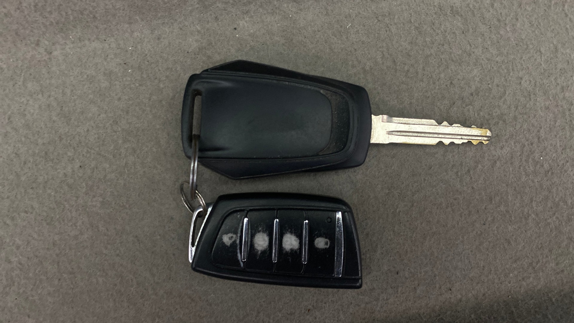 View 2016 Mahindra KUV100 K4 Plus Petrol 6 Seater BS IV Image 26 Used 2016 Mahindra KUV100 K4 Plus Petrol 6 Seater BS IV Image 26